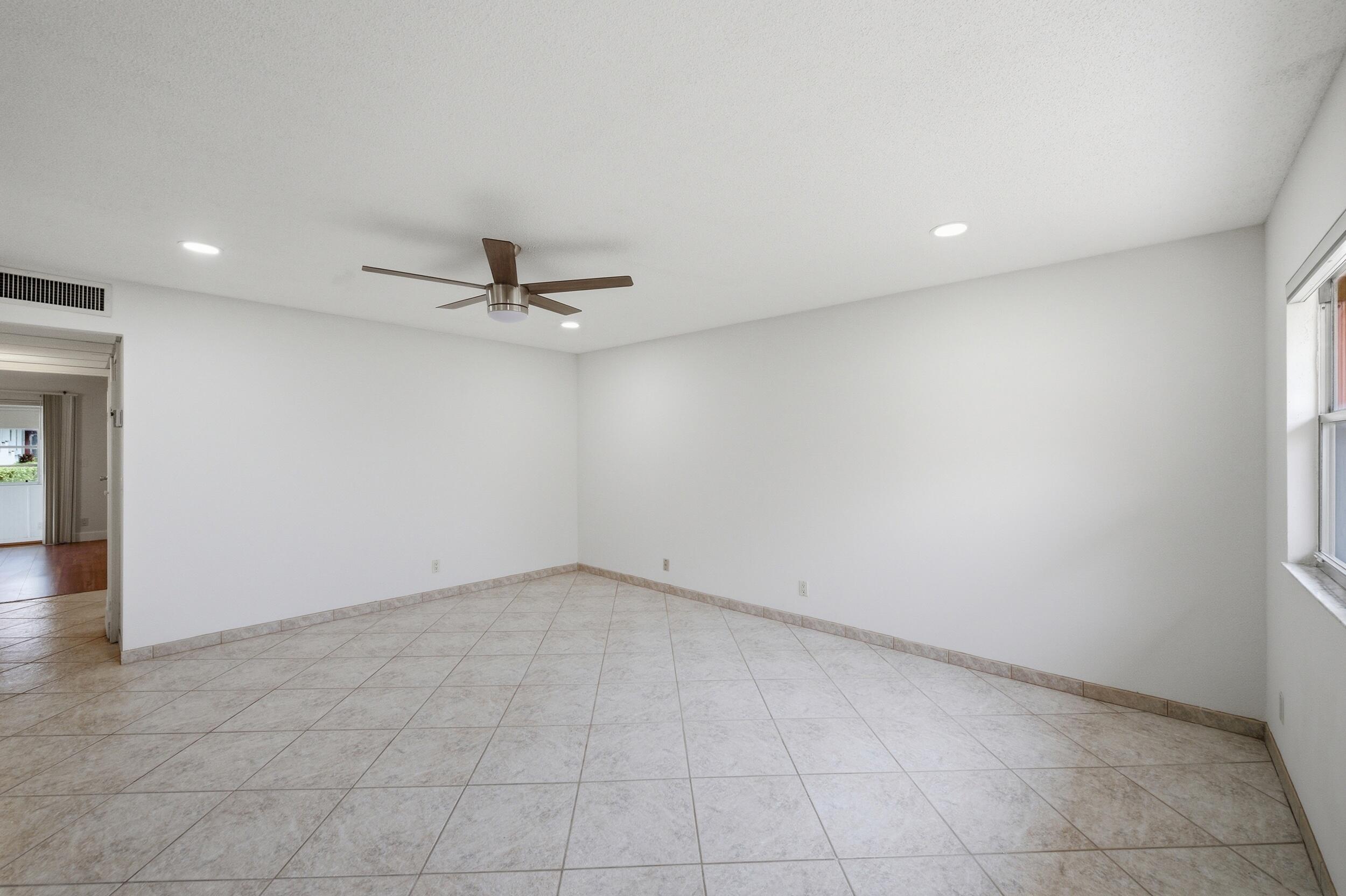 28 Seville B Property Photo 10