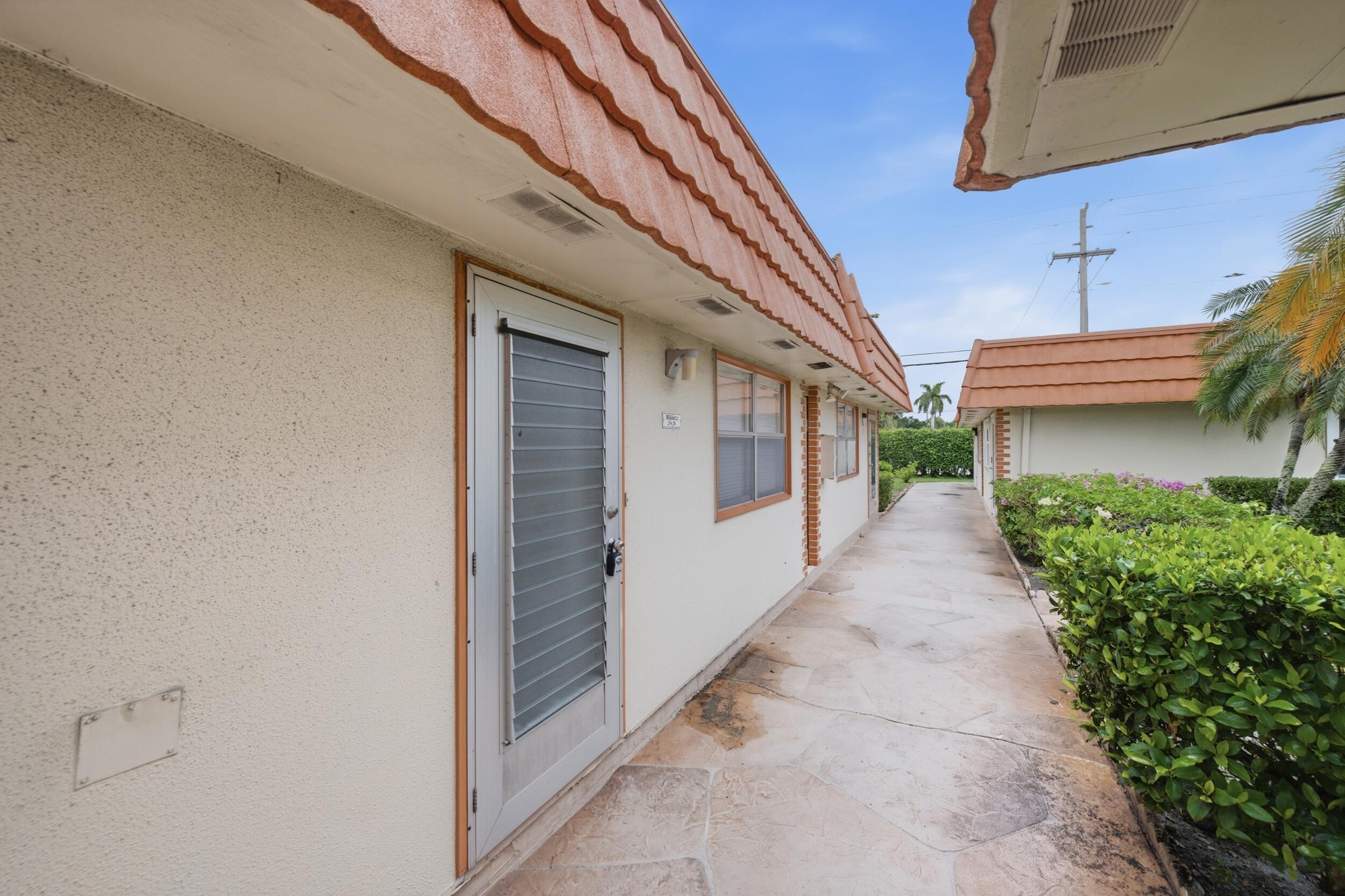 28 Seville B Property Photo 11