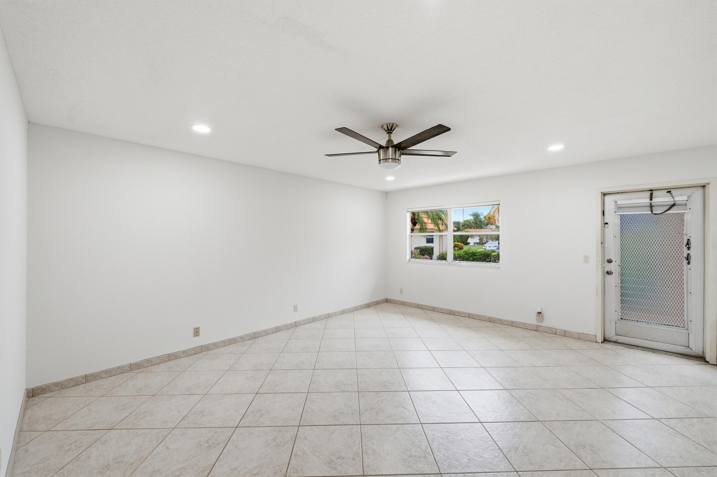 28 Seville B Property Photo 12