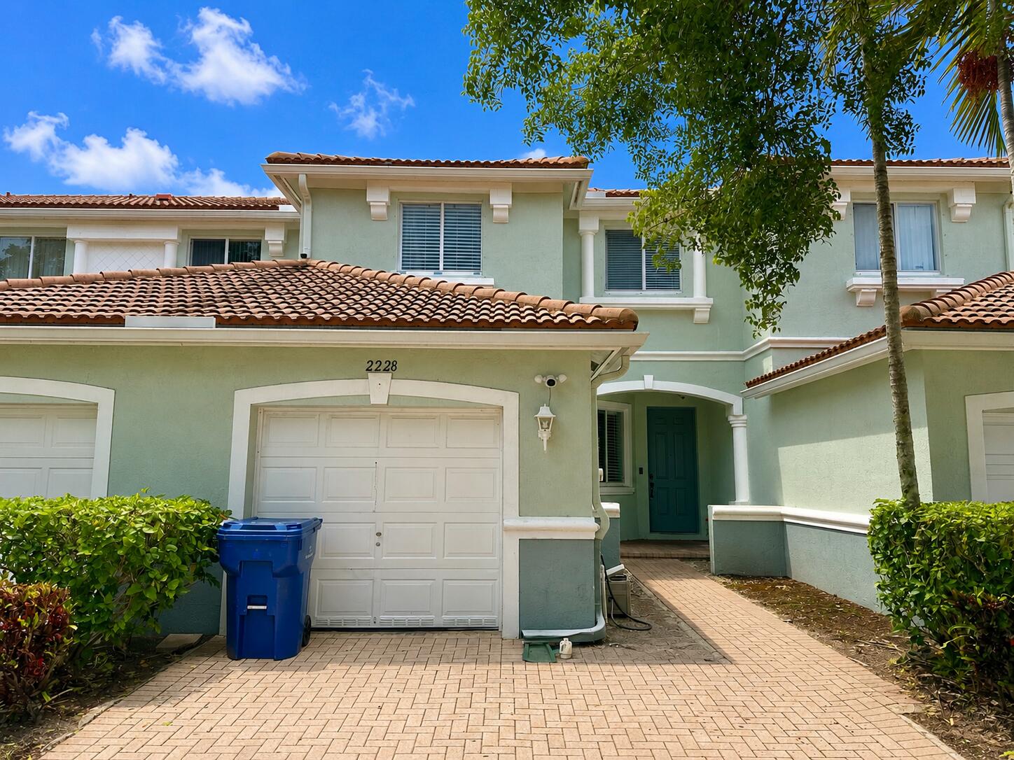 2228 Oakmont Drive Property Photo 1