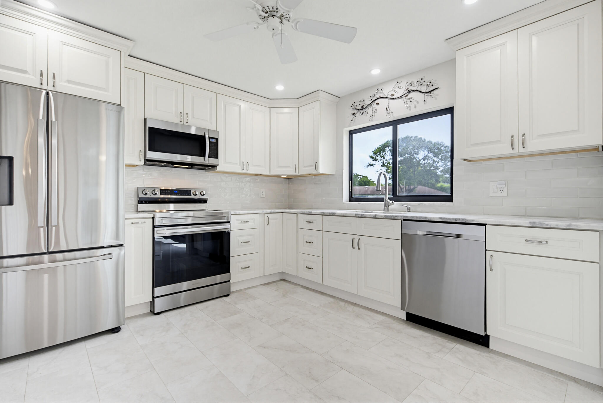 4854 Equestrian Circle Apt B Property Photo 12