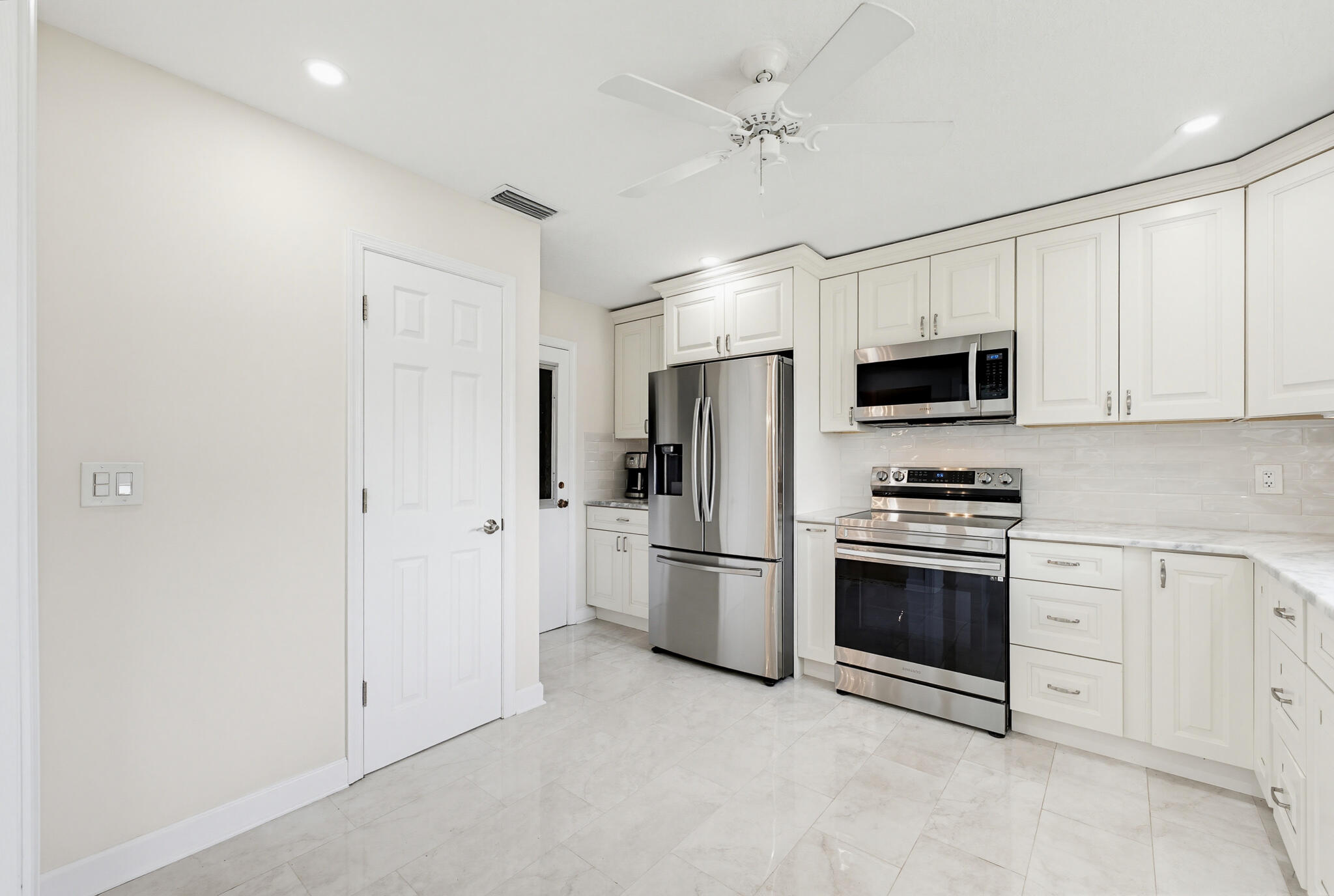 4854 Equestrian Circle Apt B Property Photo 16