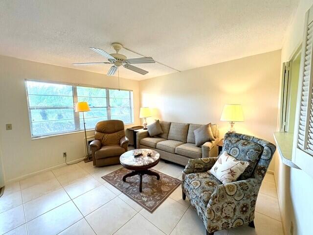 116 Windsor F Property Photo 3
