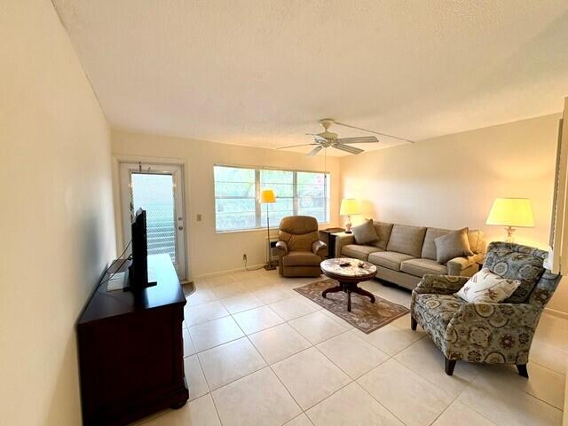 116 Windsor F Property Photo 5