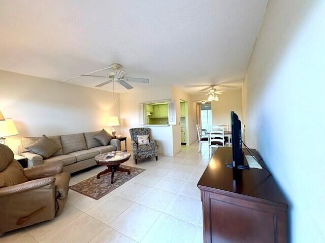 116 Windsor F Property Photo 6