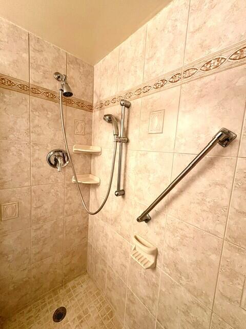 116 Windsor F Property Photo 20