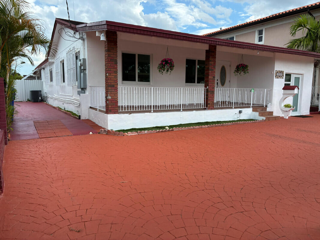 2828 Sw 2nd Street Property Photo 3