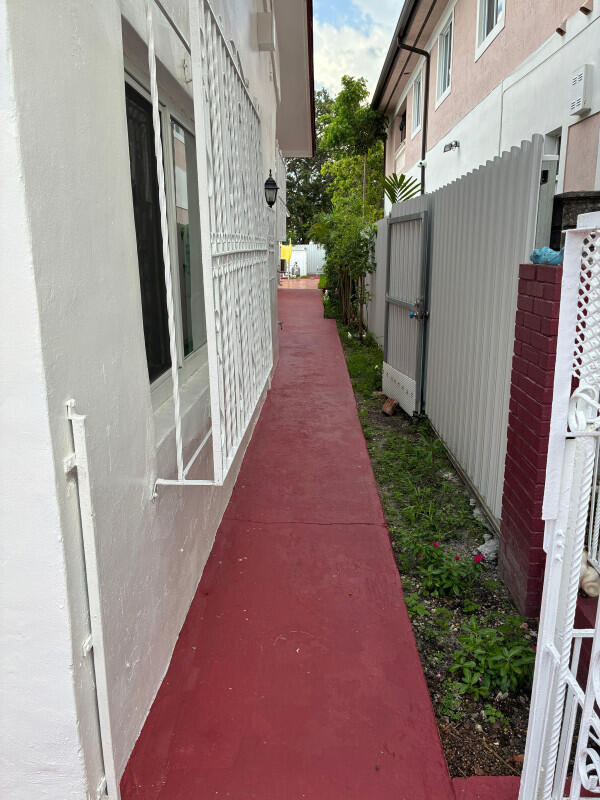 2828 Sw 2nd Street Property Photo 5