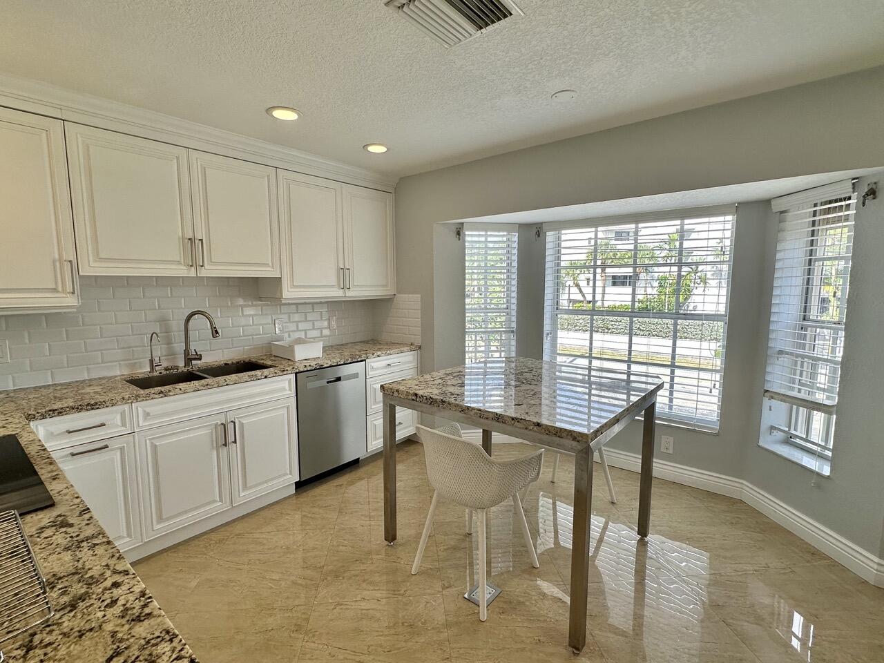 4230 N Ocean Drive Property Photo 17