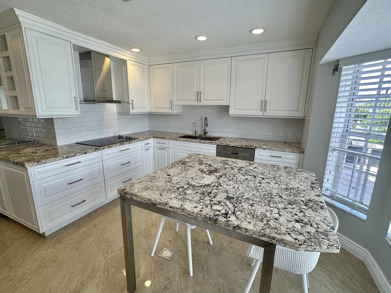 4230 N Ocean Drive Property Photo 18
