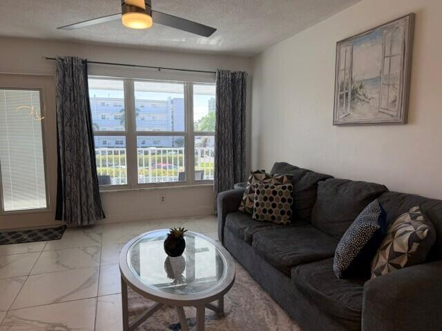 1110 N Riverside Drive 25 Property Photo 10