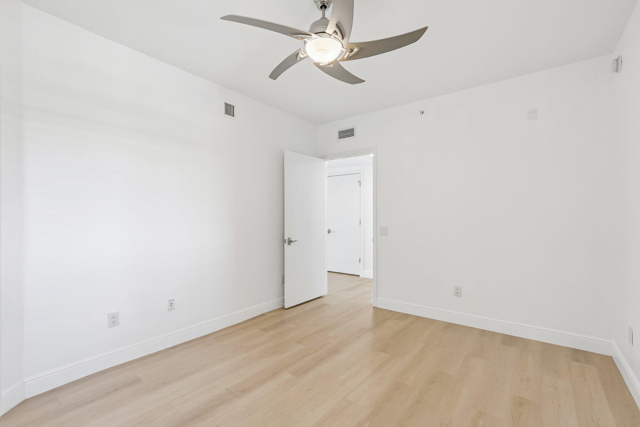 2650 Lake Shore Drive 1202 Property Photo 11