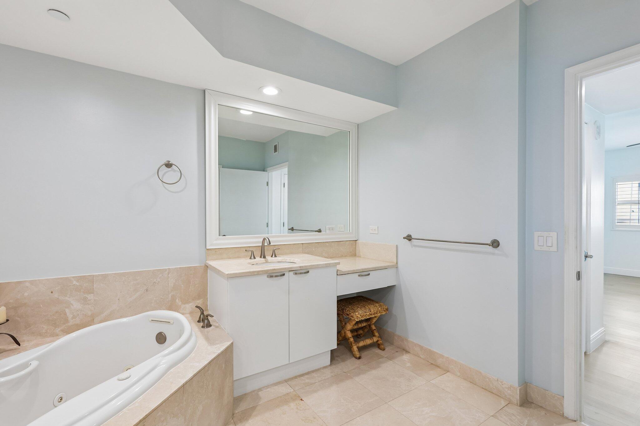 2650 Lake Shore Drive 1202 Property Photo 22