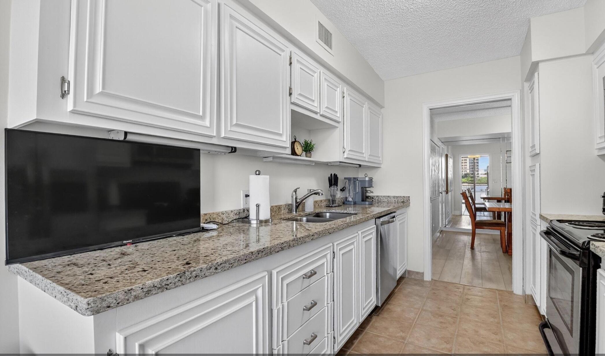 3400 N Ocean Drive 405 Property Photo 2
