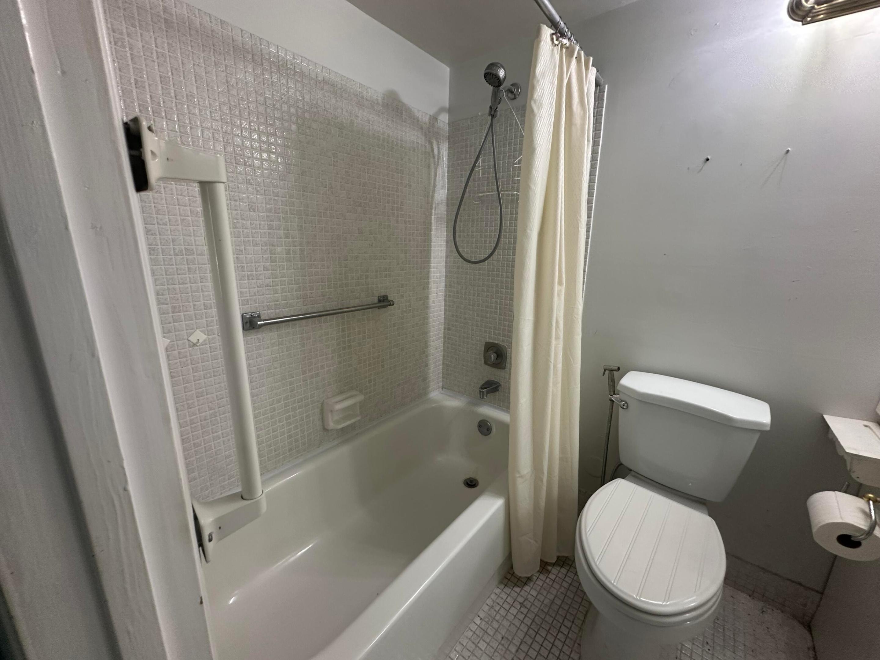 81 Farnham D 81 Property Photo 16