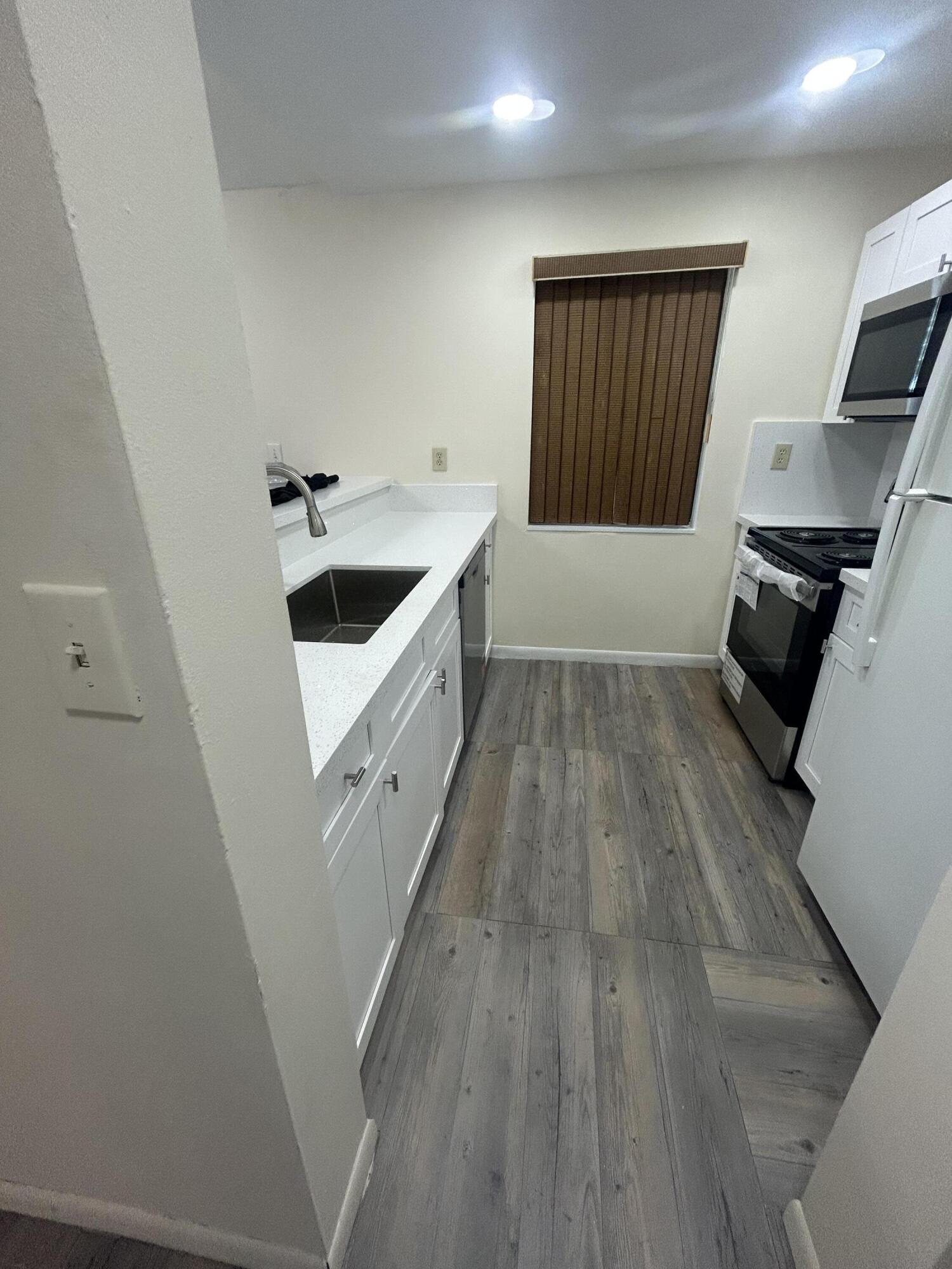 3252 Foxcroft Road 201 Property Photo 10