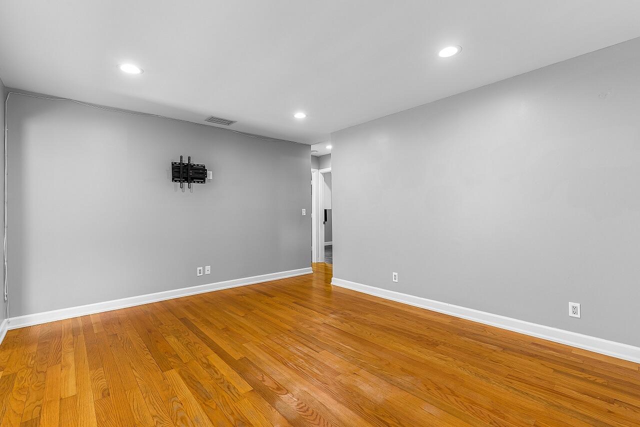 926 37th Avenue Property Photo 3