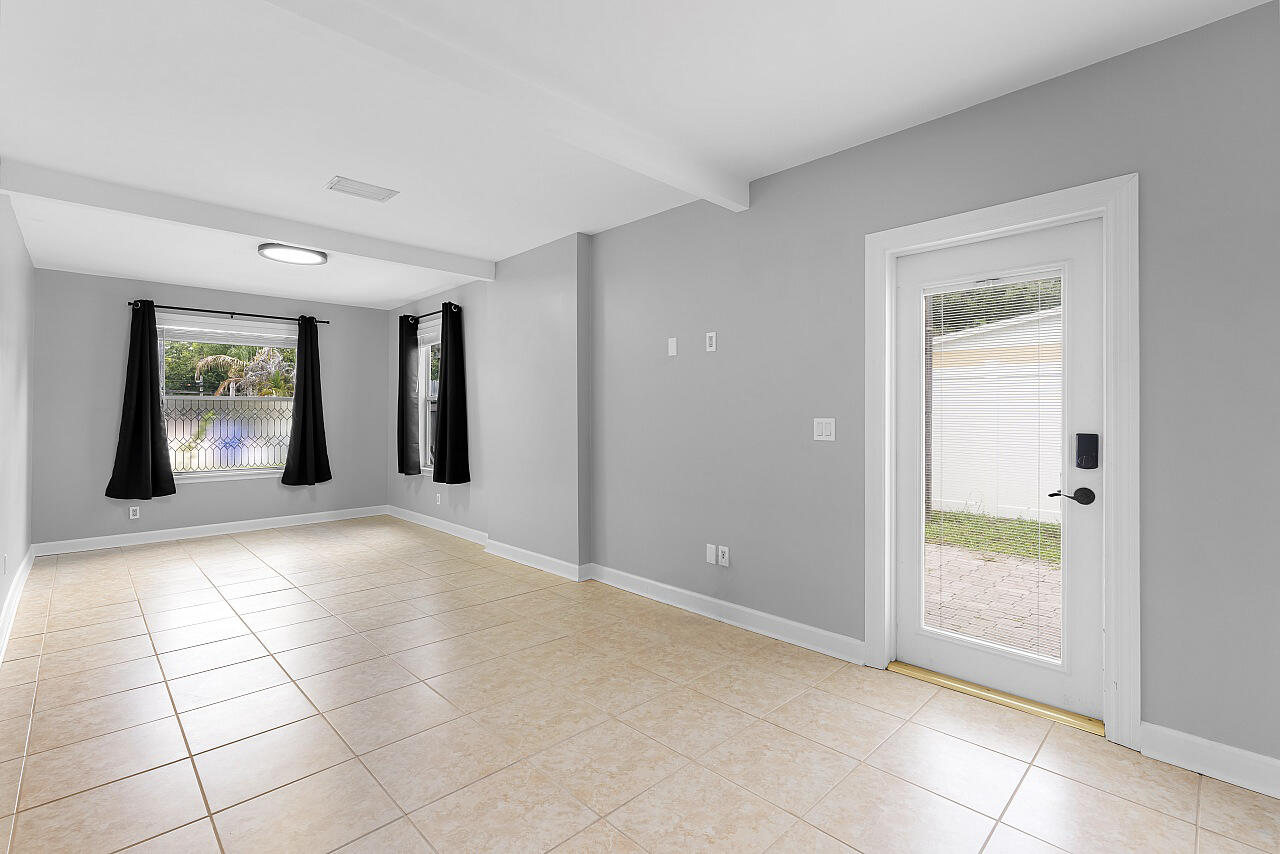 926 37th Avenue Property Photo 6