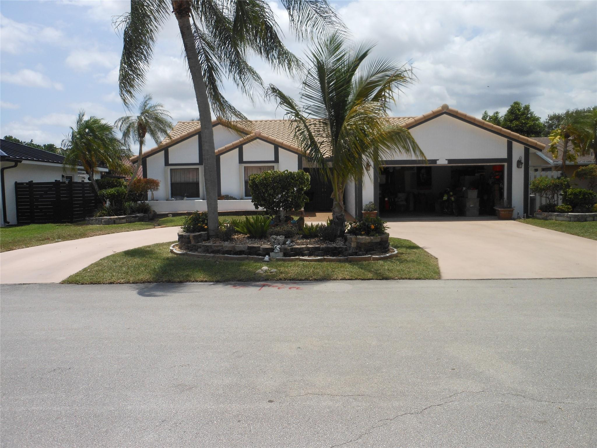 8706 Nw 83rd Street Property Photo 1