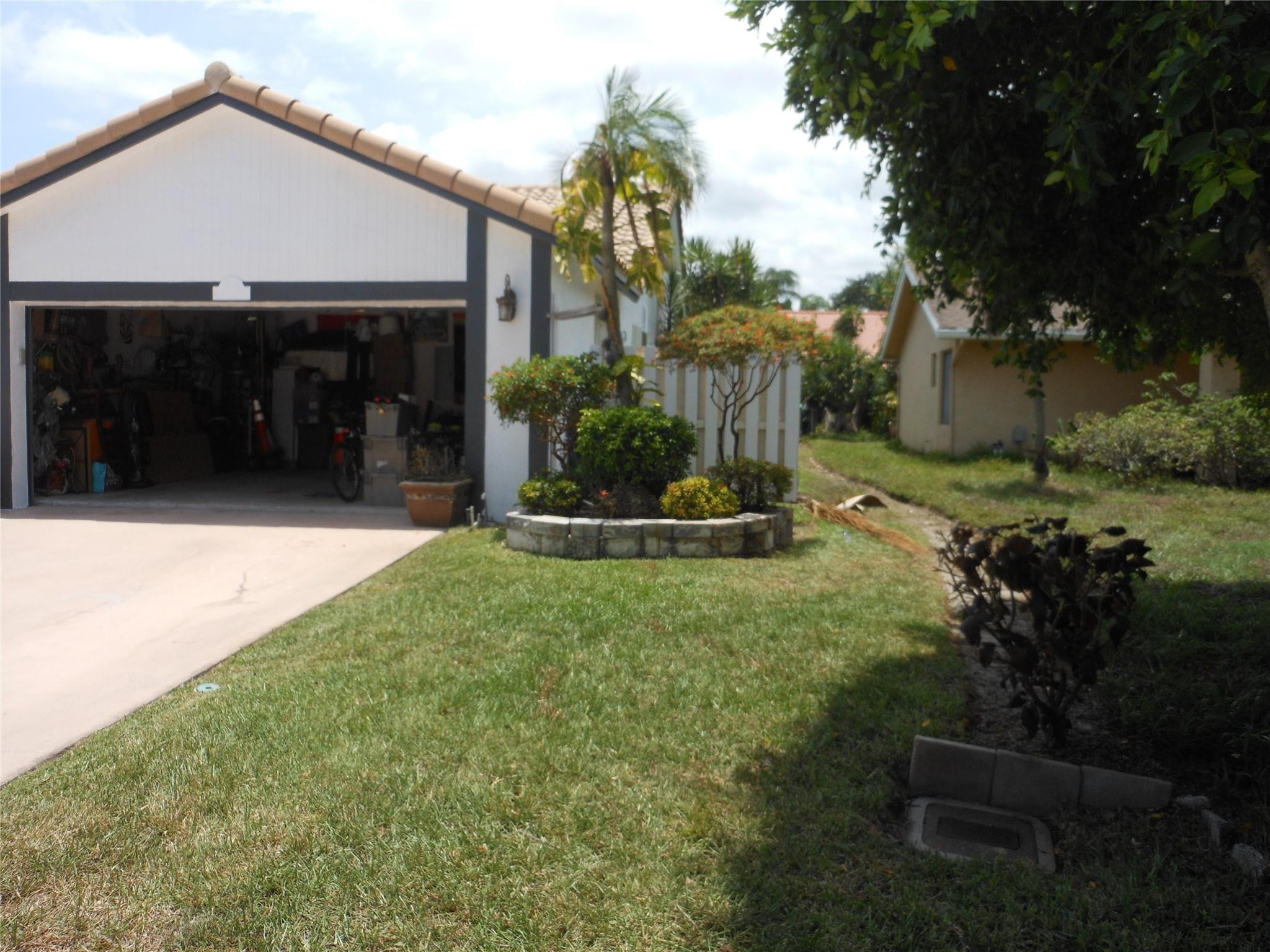 8706 Nw 83rd Street Property Photo 3