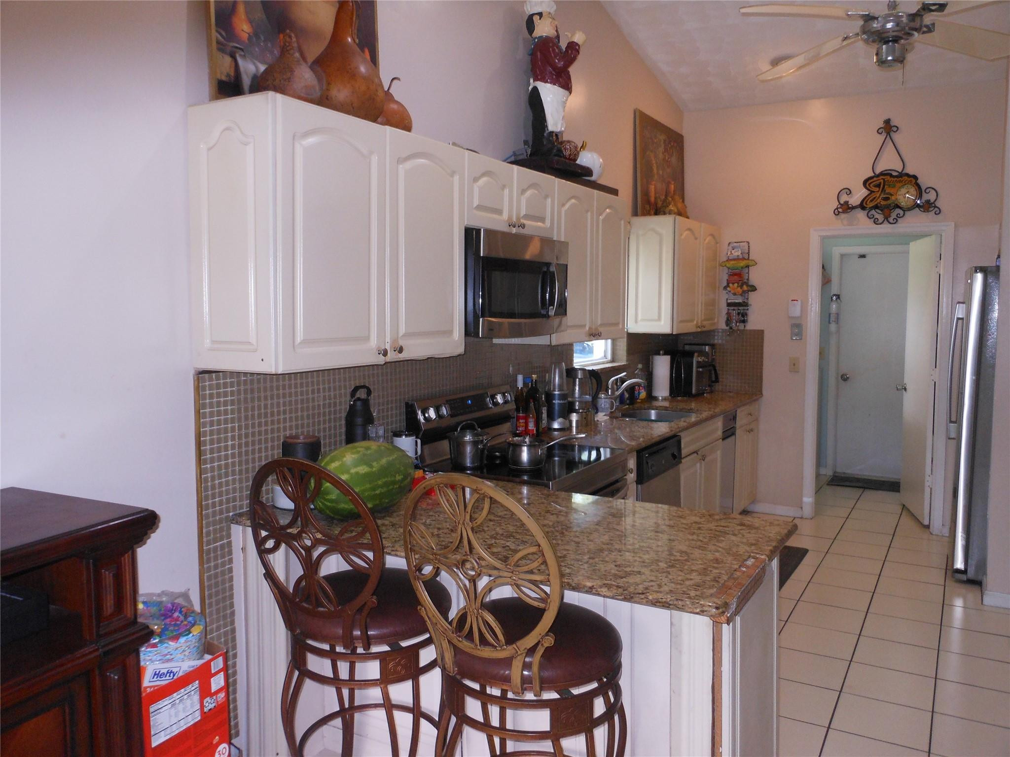 8706 Nw 83rd Street Property Photo 5