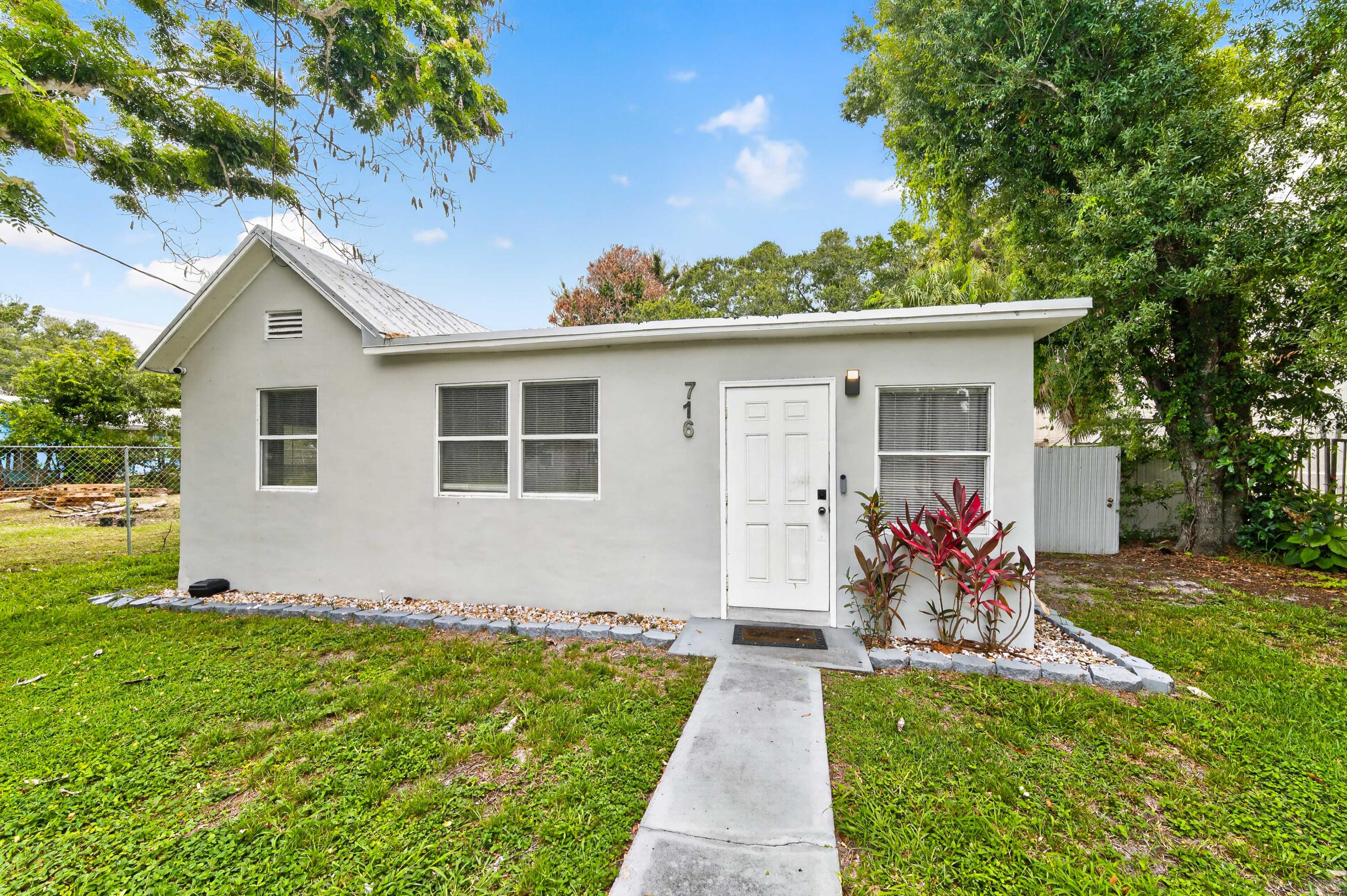 716 Citrus Avenue Property Photo 2