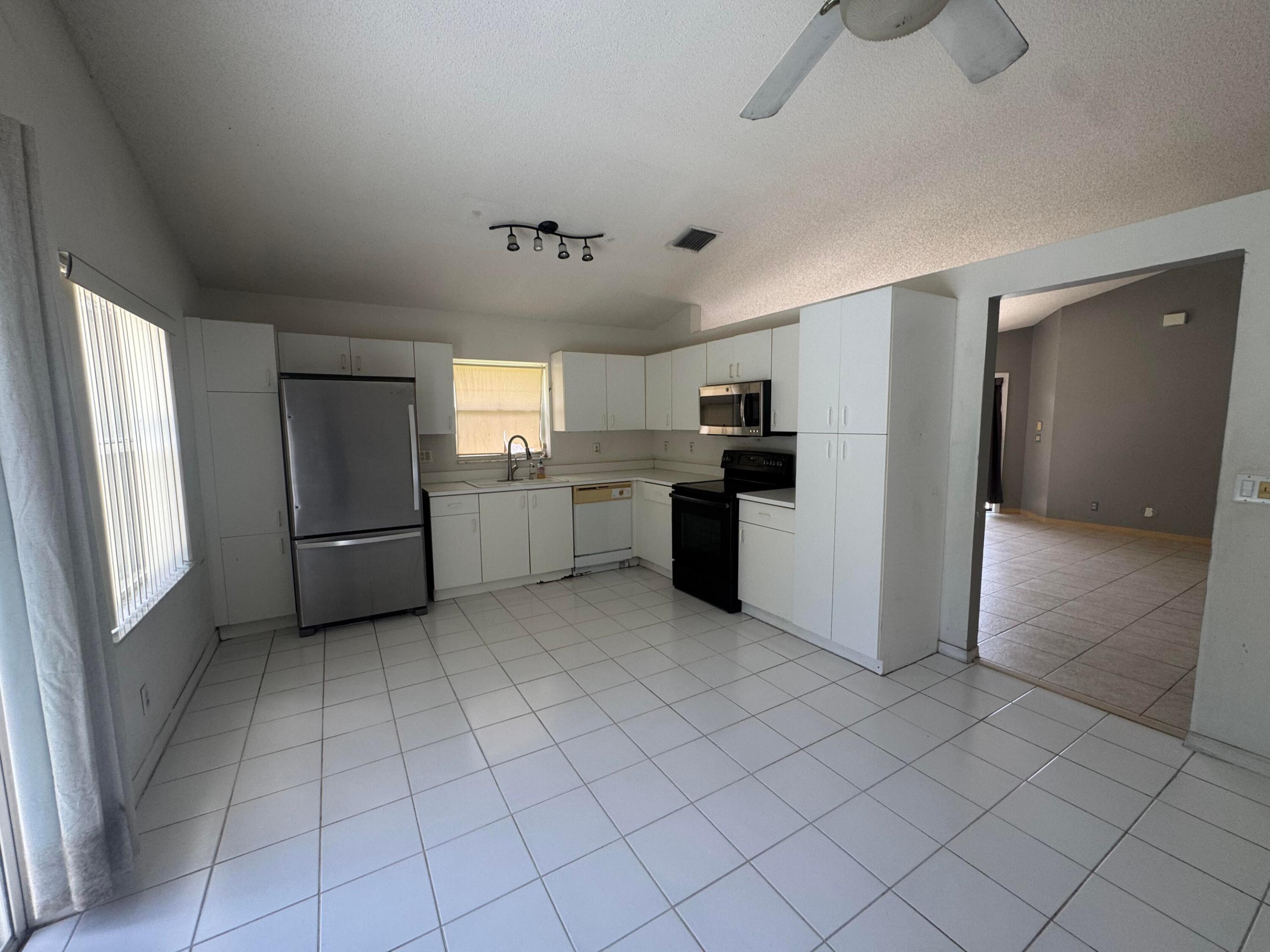 10278 Serene Meadow Drive N Property Photo 5