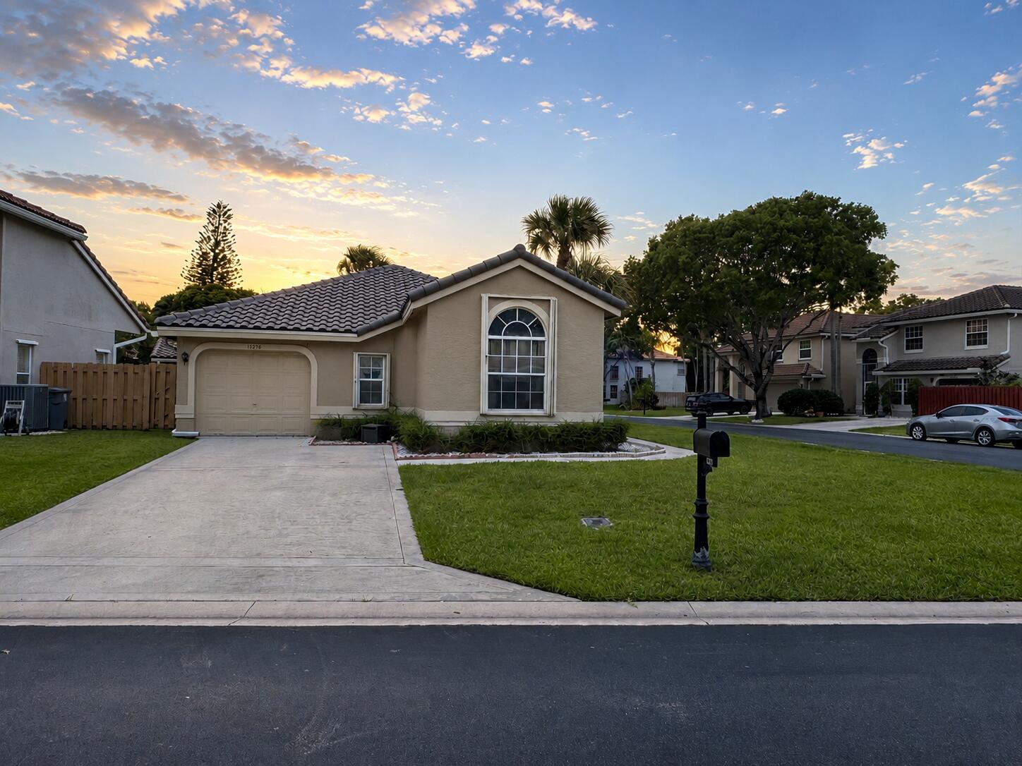 10278 Serene Meadow Drive N Property Photo 15