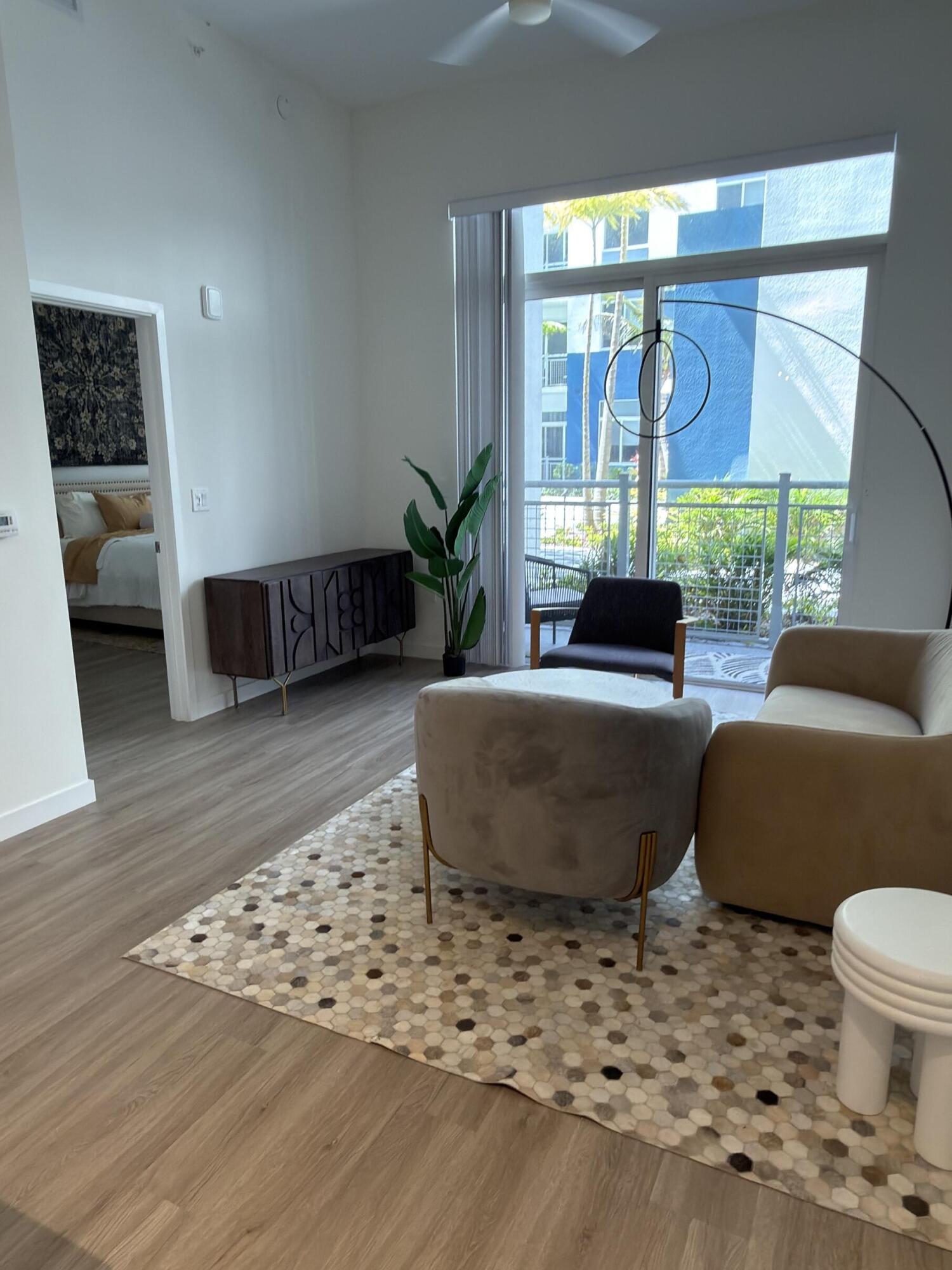 1710 N Congress Avenue Property Photo 9