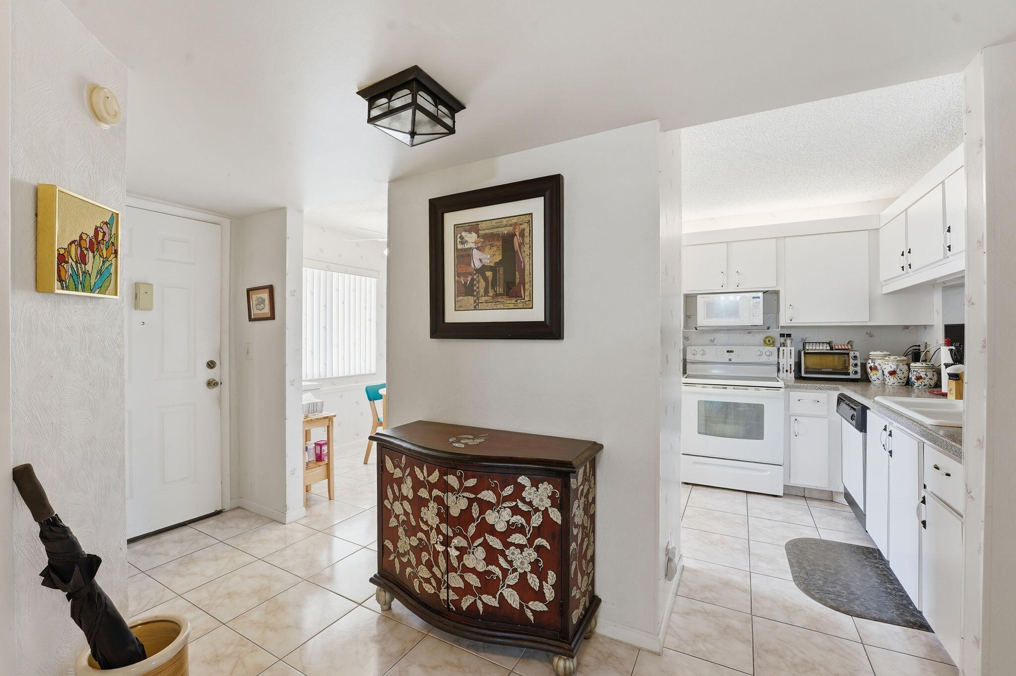 3146 Via Poinciana 307 Property Photo 2