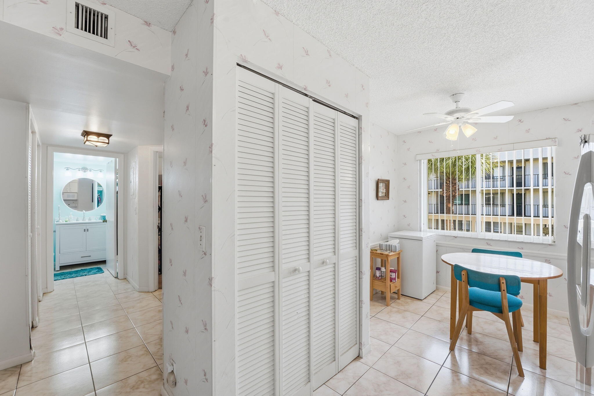 3146 Via Poinciana 307 Property Photo 4
