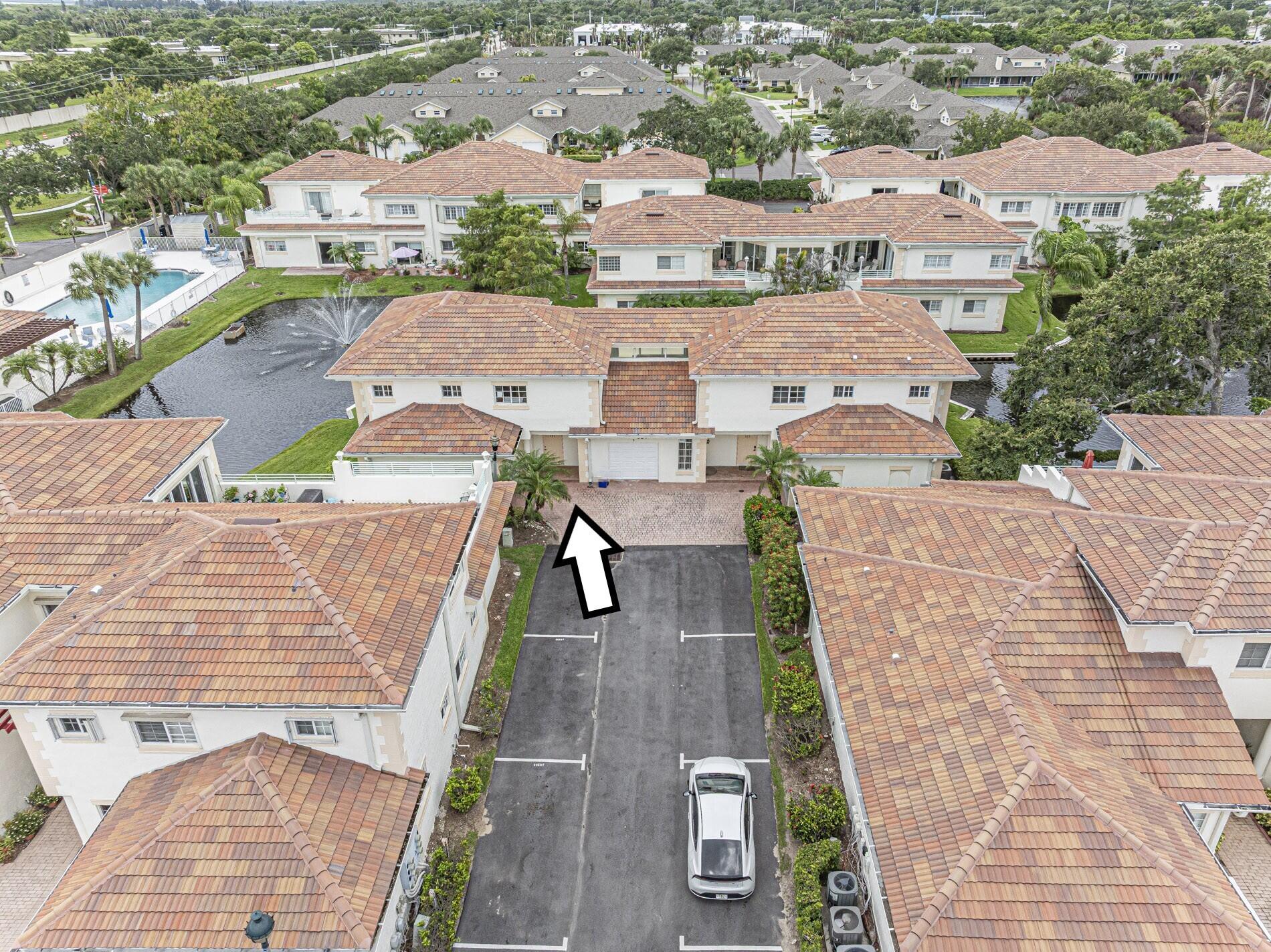 524 7th Square 101 Property Photo 2