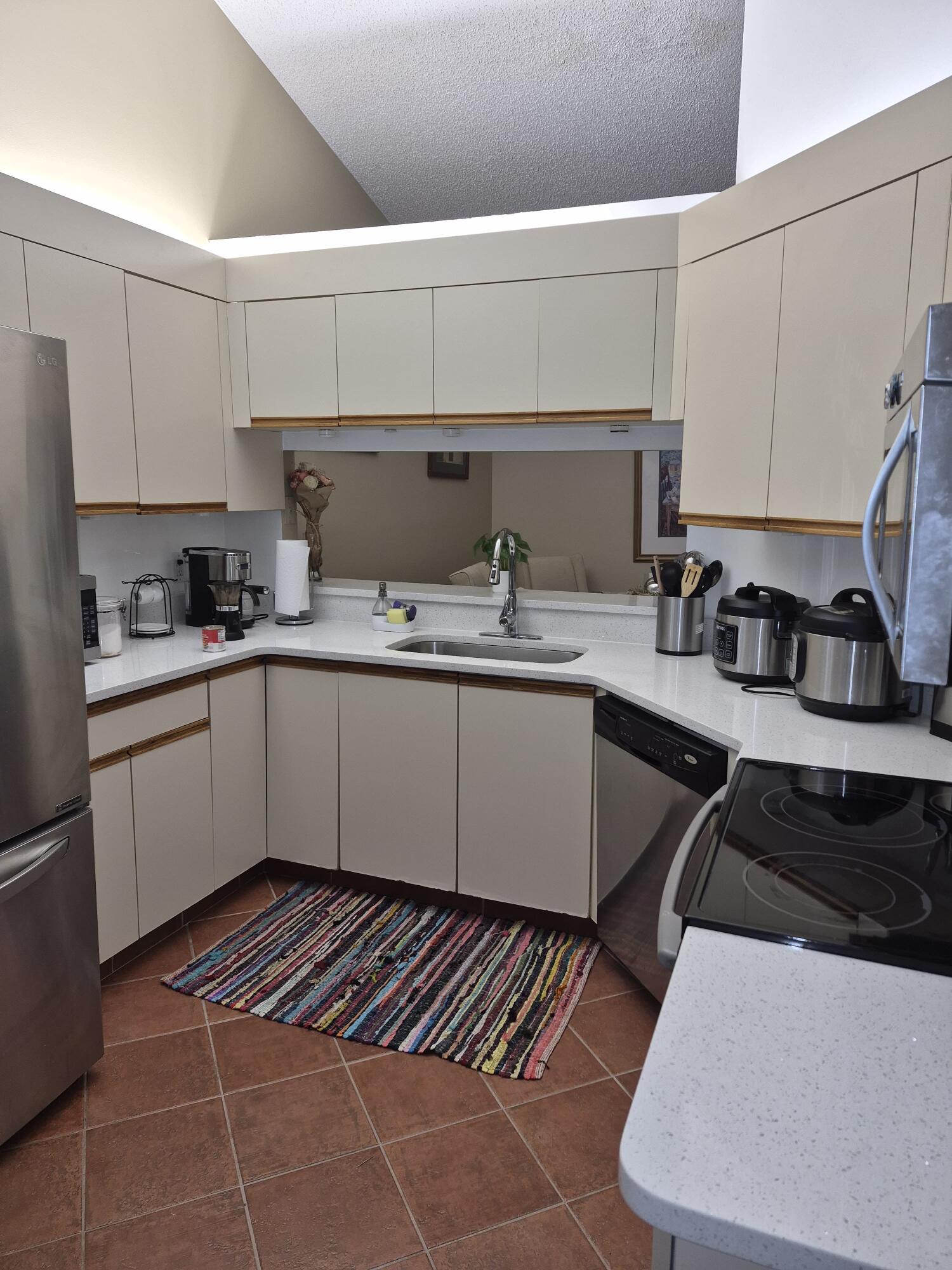 6531 Se Federal Highway F211 Property Photo 4