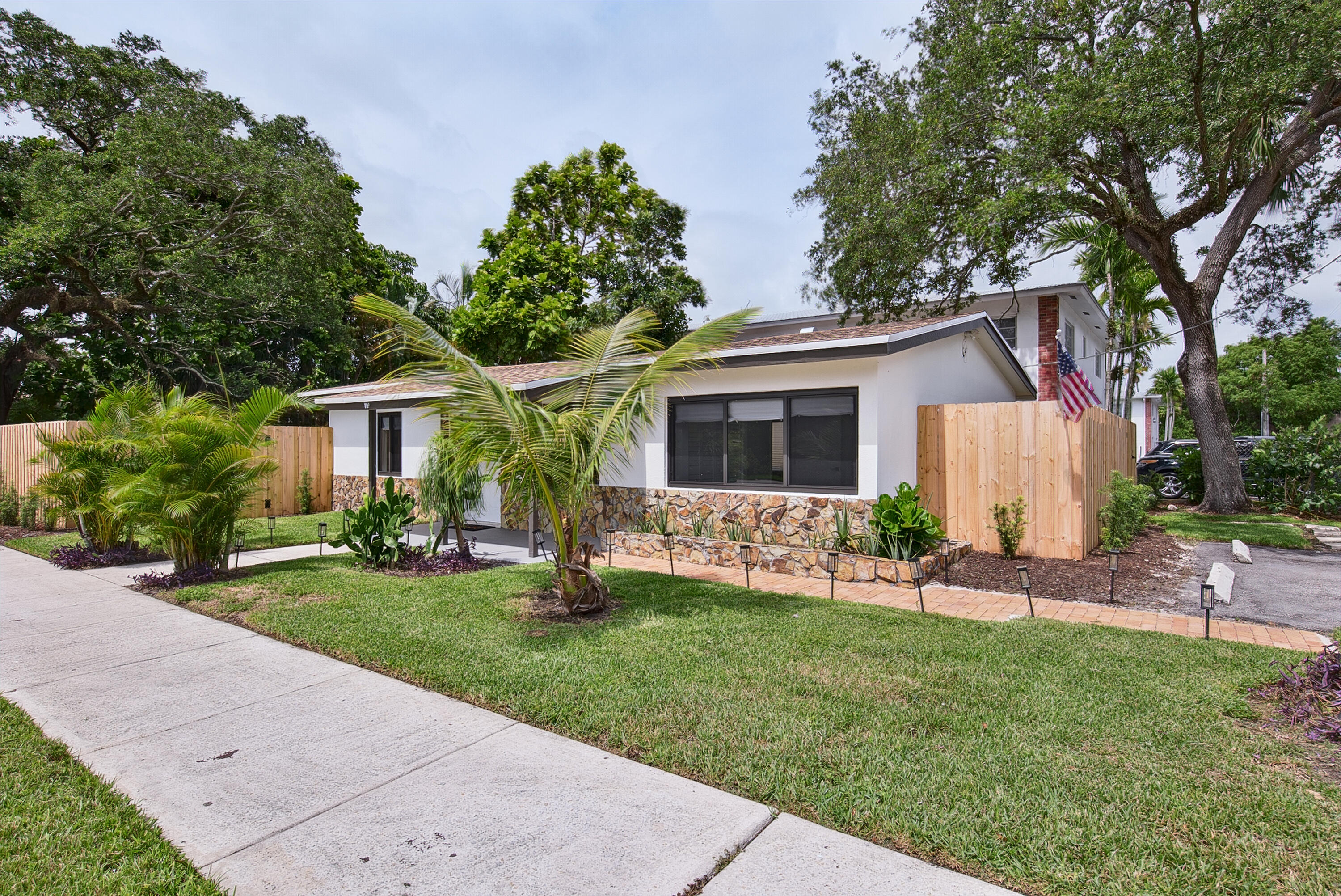 1101 Sw 19th Avenue Property Photo 2