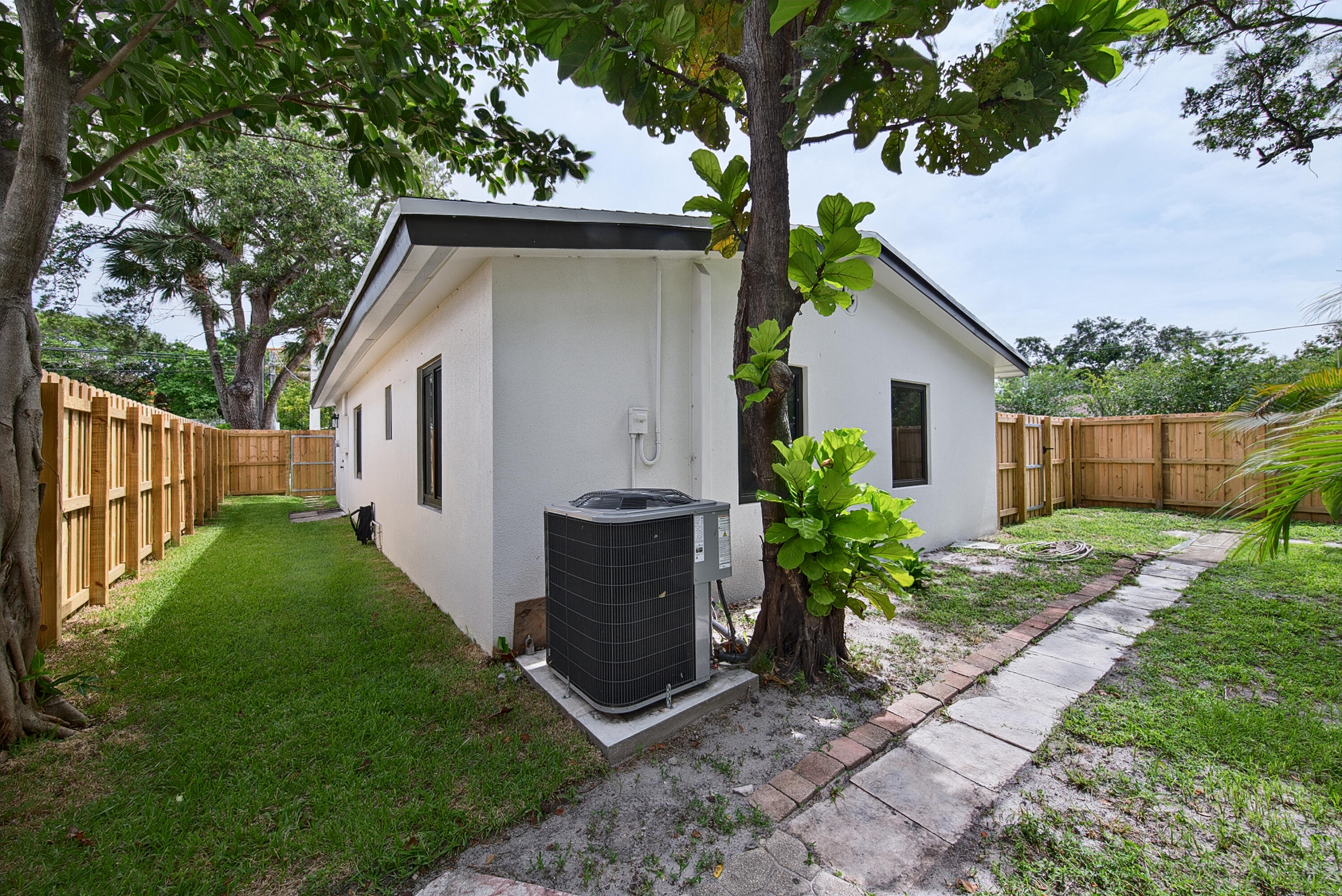 1101 Sw 19th Avenue Property Photo 17