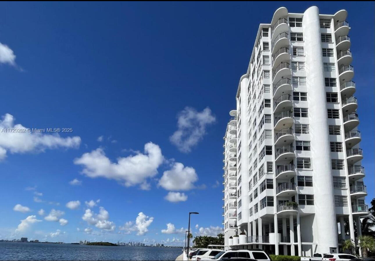 11930 N Bayshore Drive Ph10 Property Photo 2