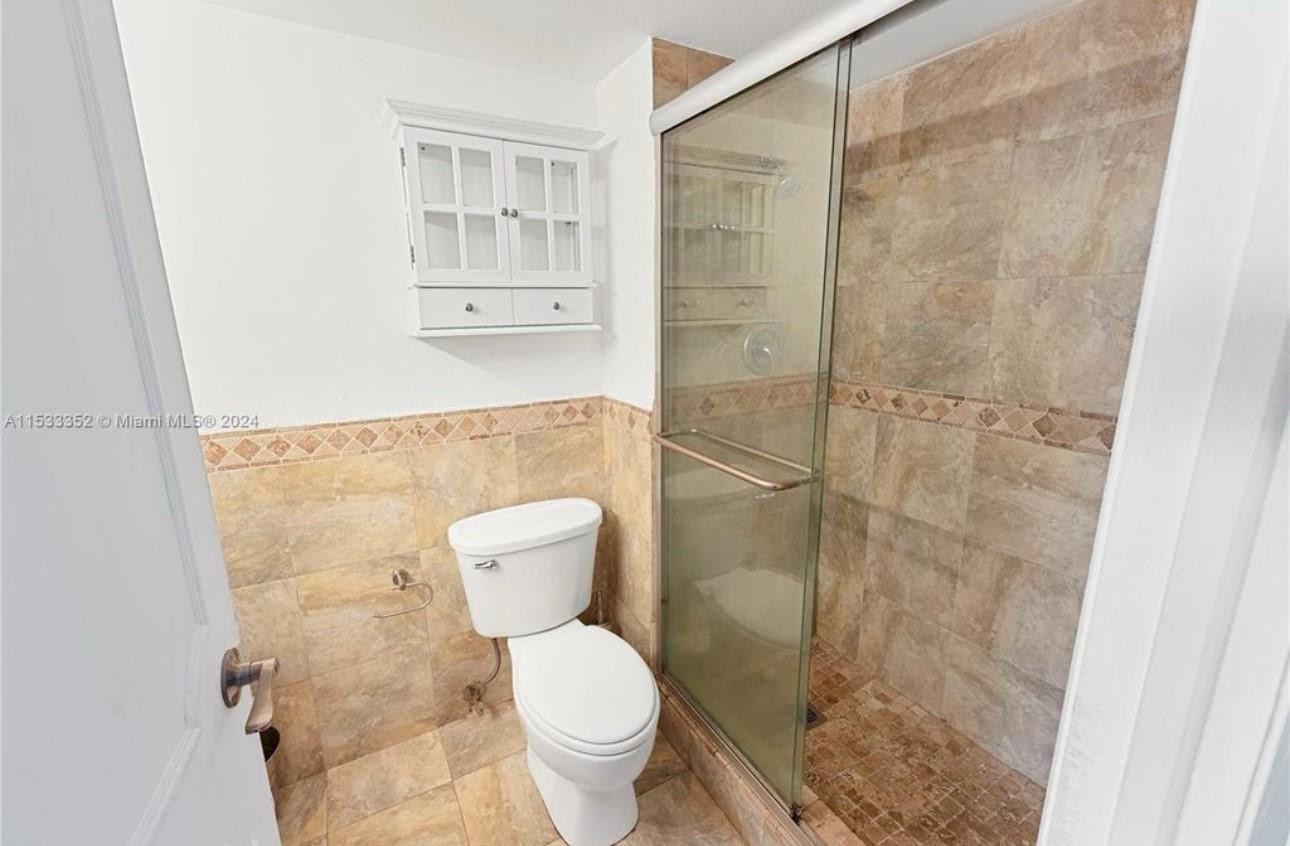 11930 N Bayshore Drive 302 Property Photo 5
