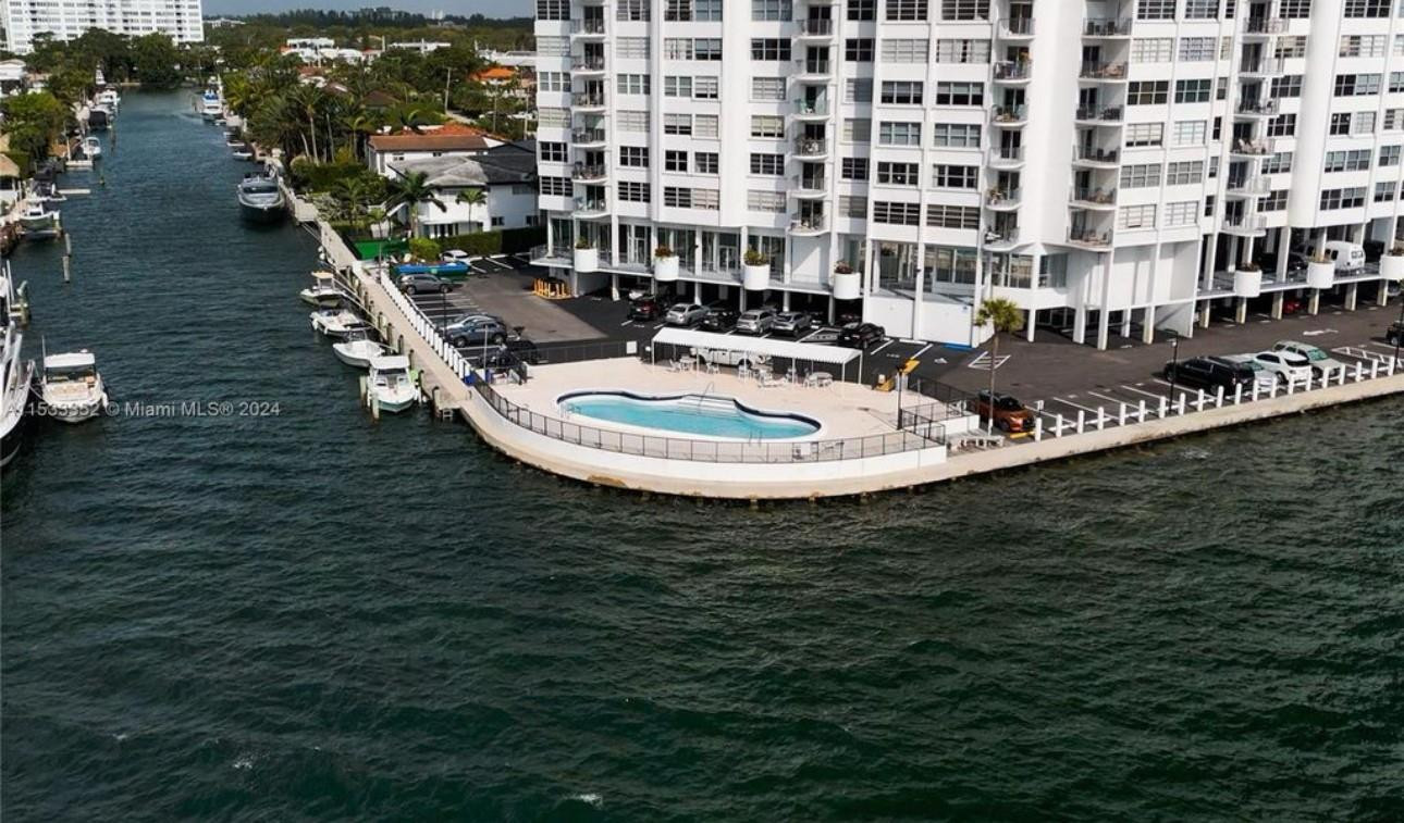 11930 N Bayshore Drive 302 Property Photo 9