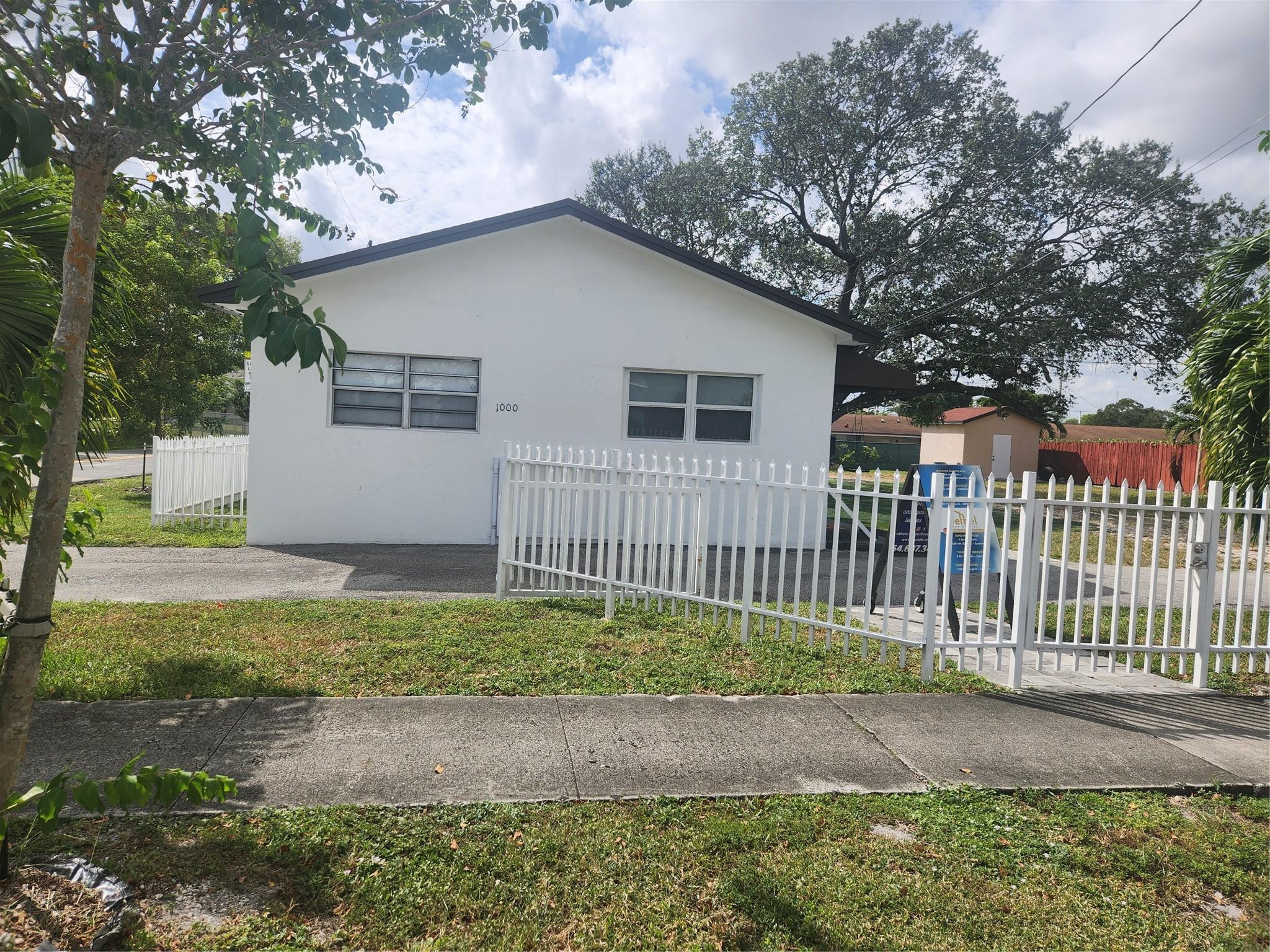 1000 Foster Road Property Photo 1