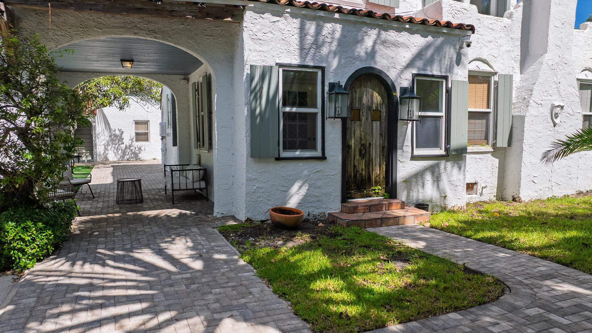 717 Forest Hill Boulevard Property Photo 11