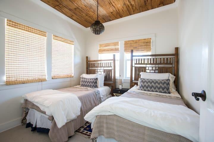 717 Forest Hill Boulevard Property Photo 60
