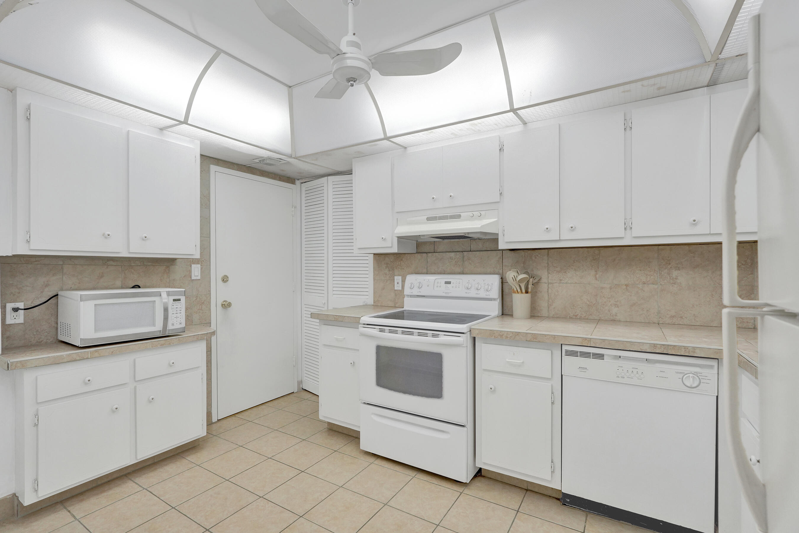 405 N Ocean Boulevard 305 Property Photo 10