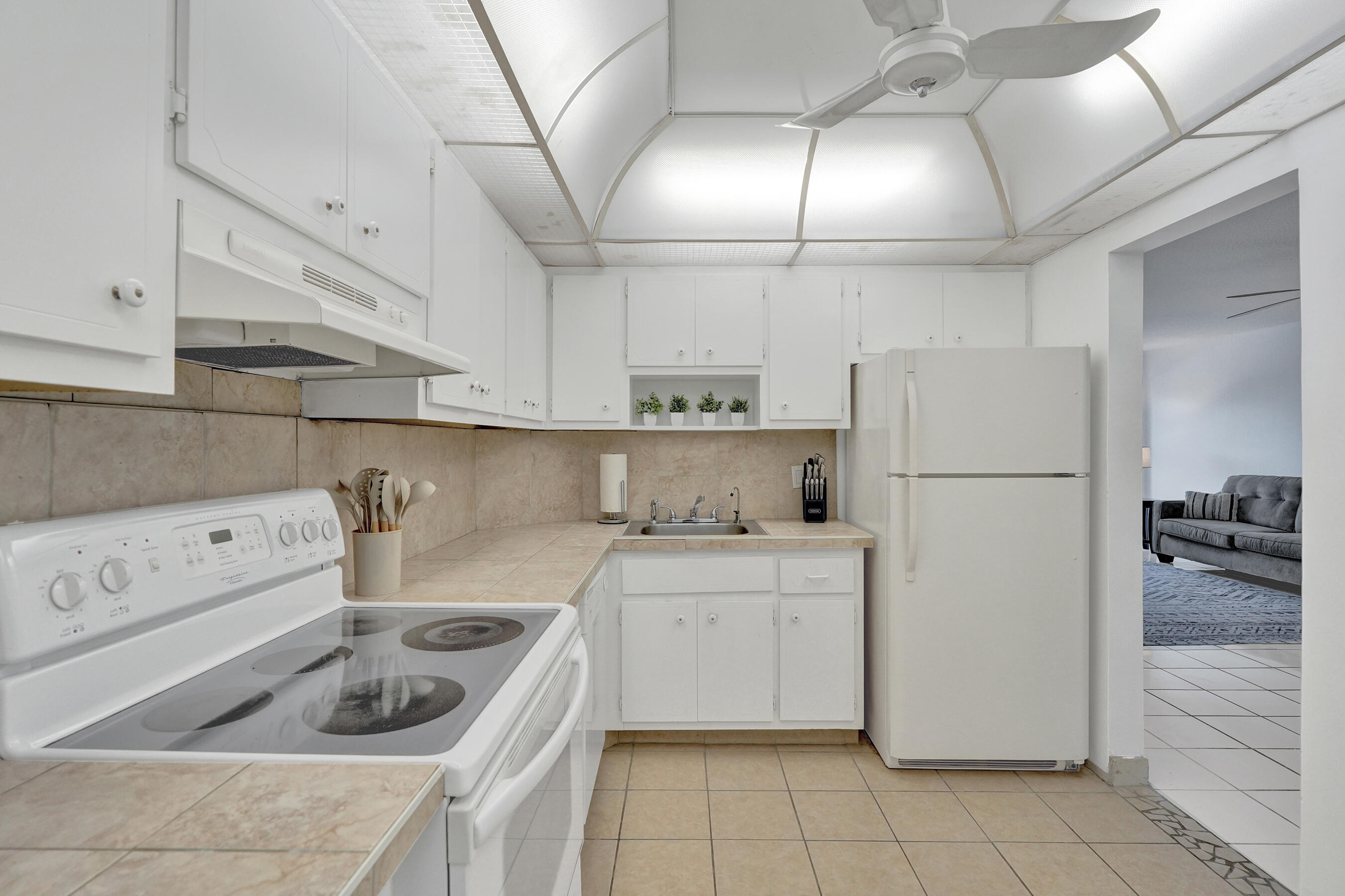 405 N Ocean Boulevard 305 Property Photo 11