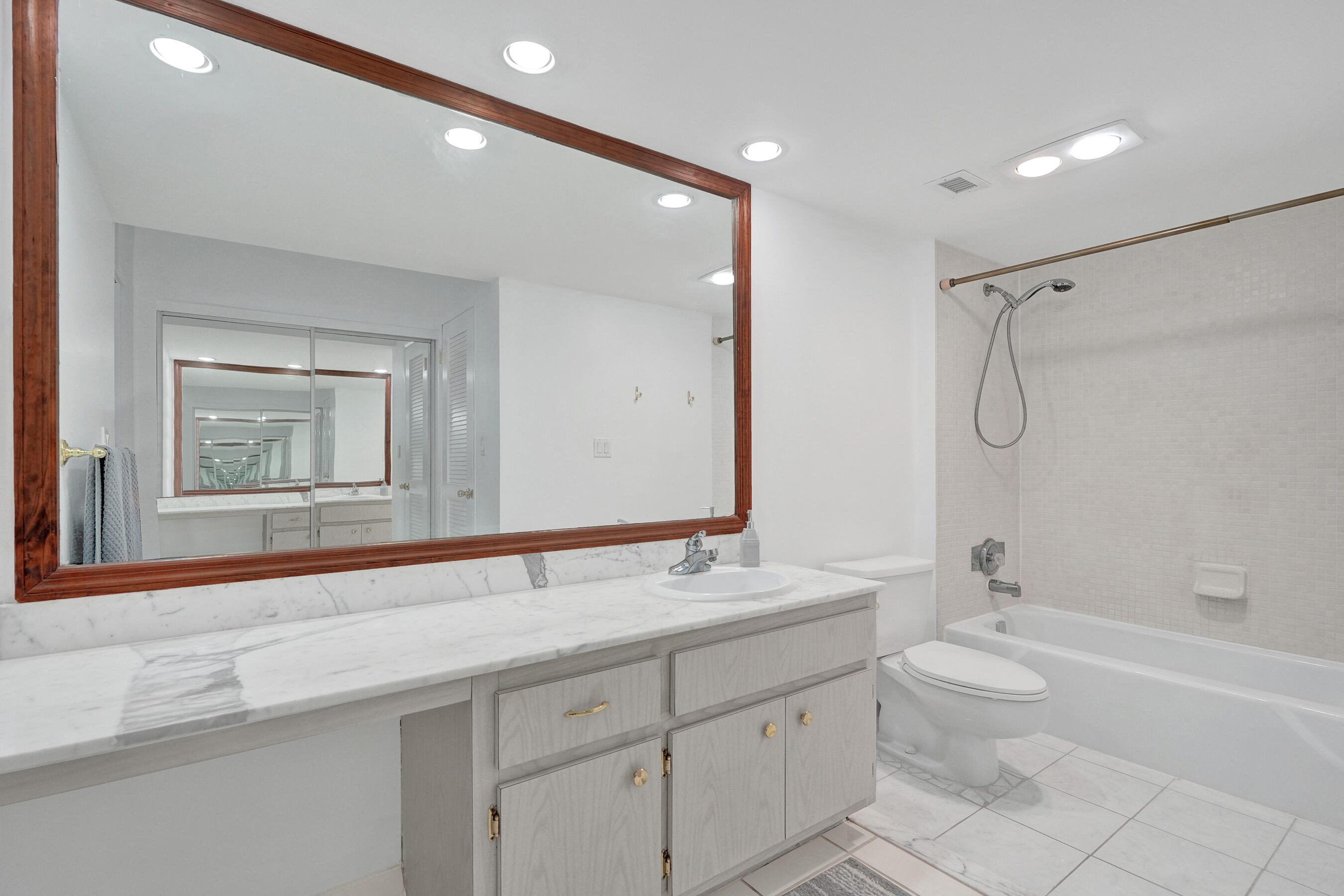 405 N Ocean Boulevard 305 Property Photo 18