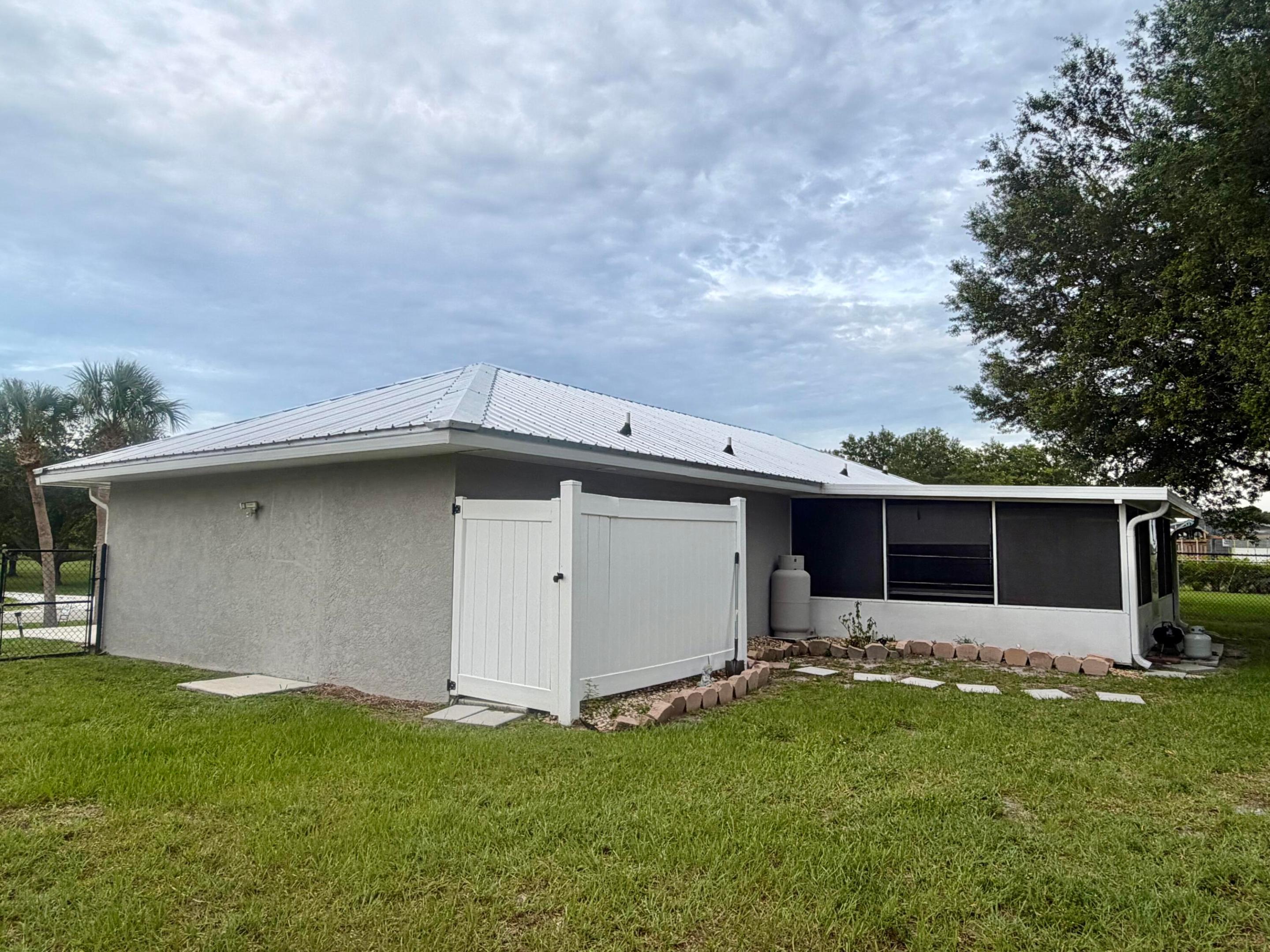 7823 Sw 9th Street Property Photo 2