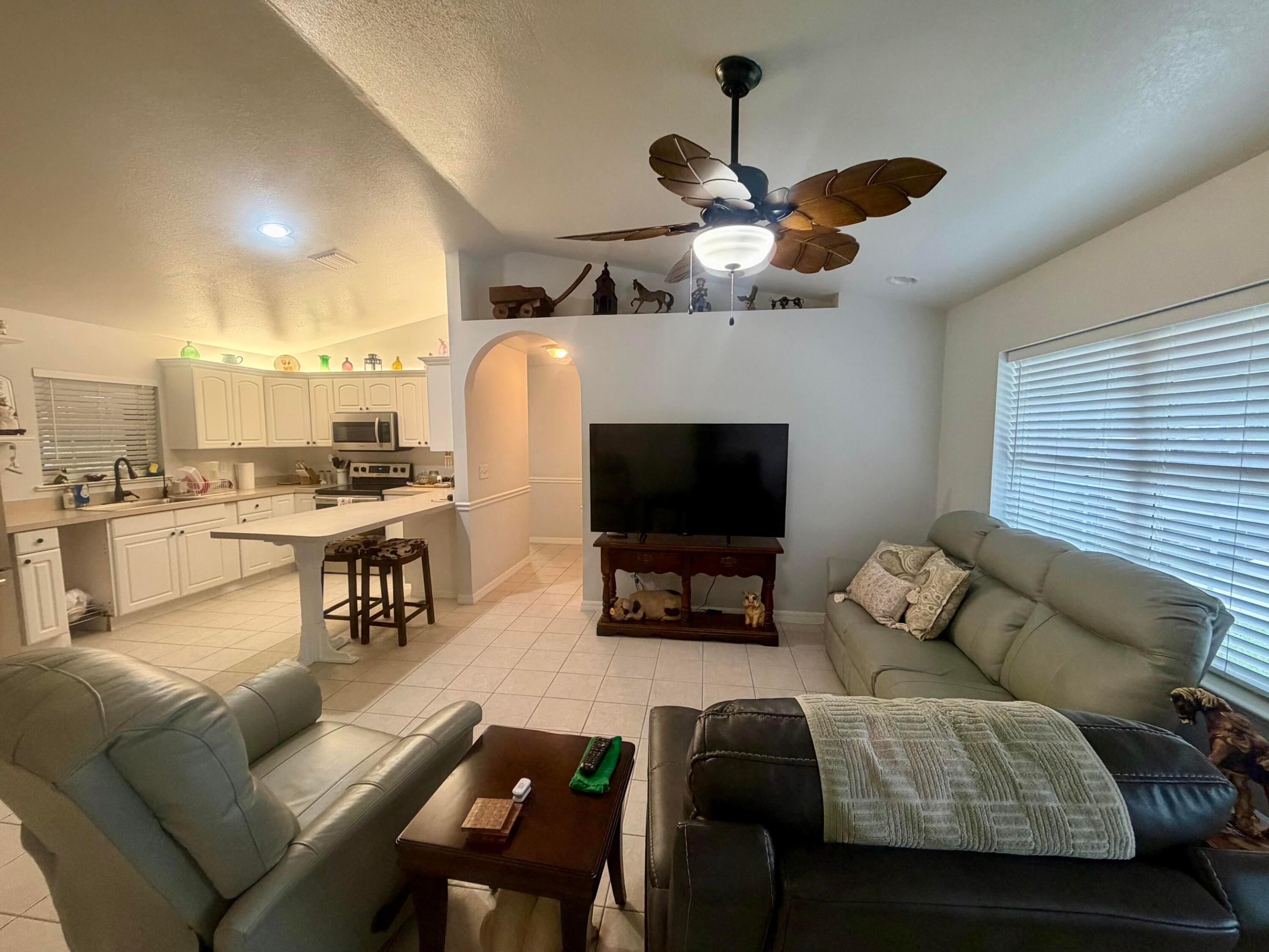 7823 Sw 9th Street Property Photo 4