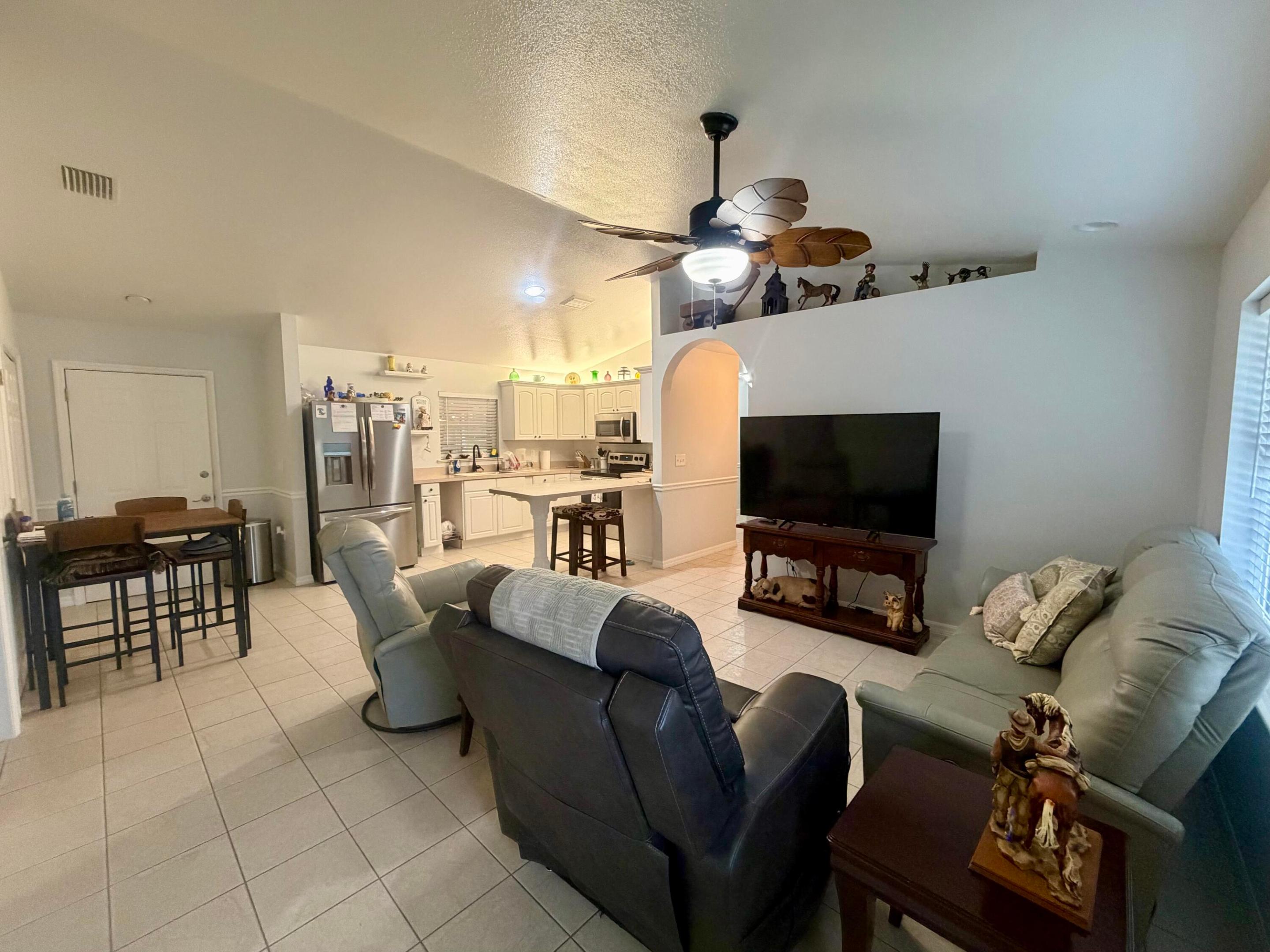 7823 Sw 9th Street Property Photo 5