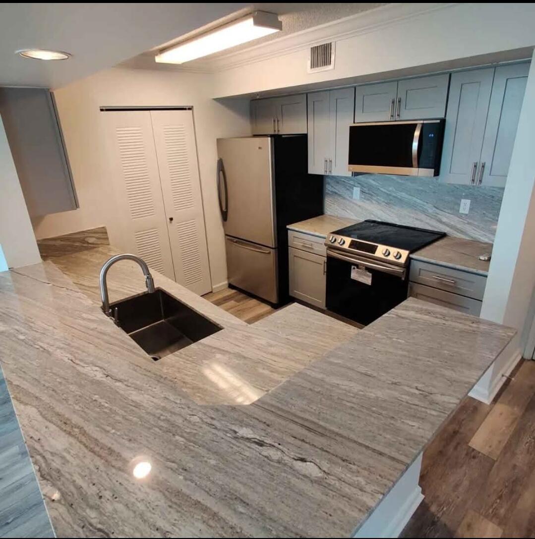1000 Scotia Drive 506 Property Photo 1