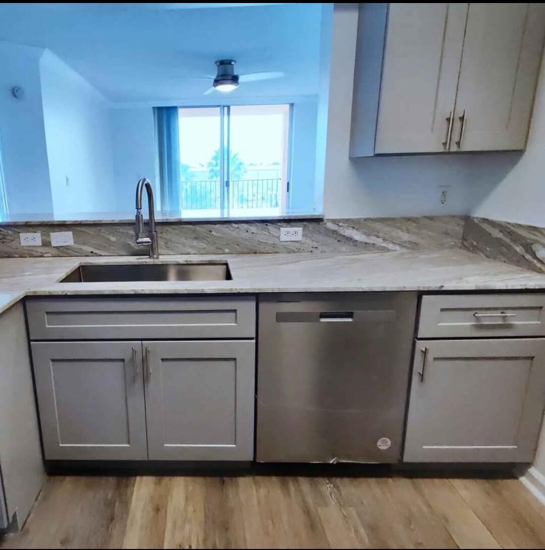 1000 Scotia Drive 506 Property Photo 2