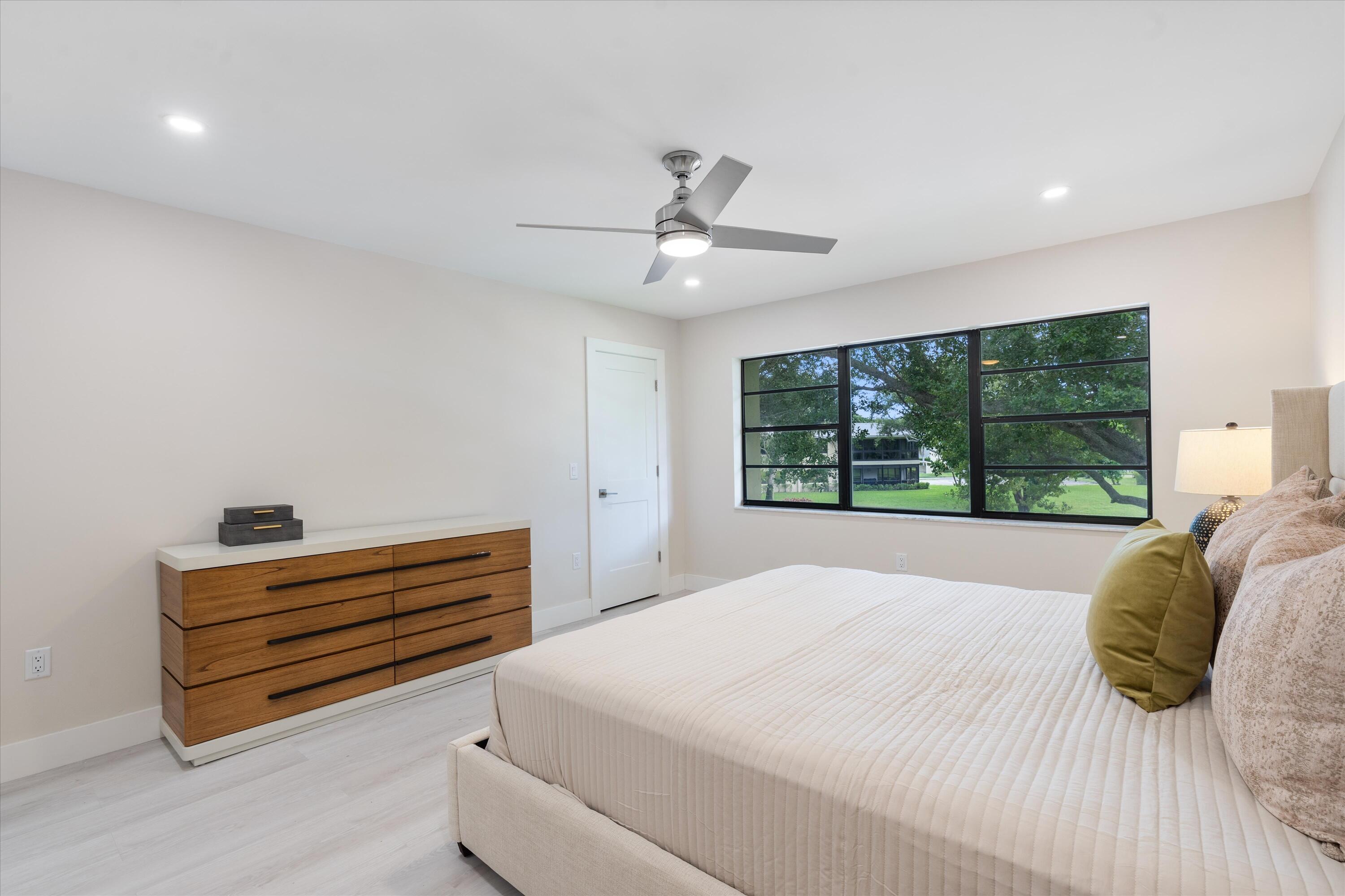52 Stratford Lane W F Property Photo 16